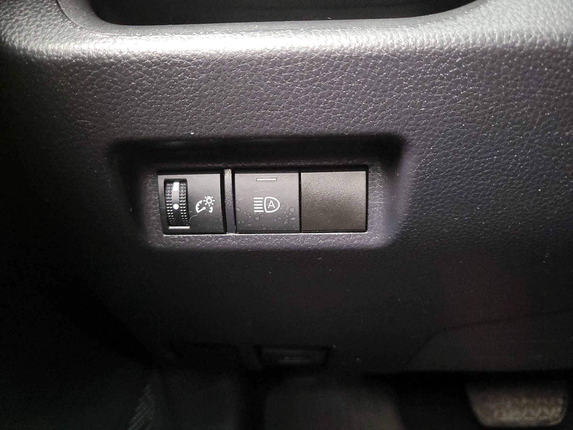 Thumbnail: 2021 Toyota RAV4 - 13