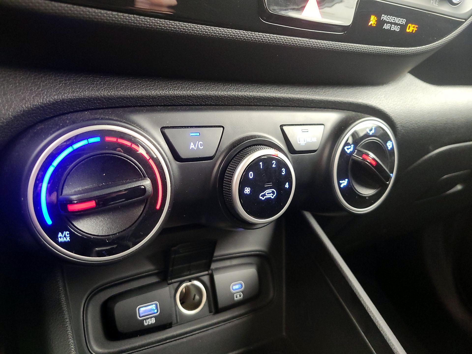 Thumbnail: 2023 Hyundai Venue - 16