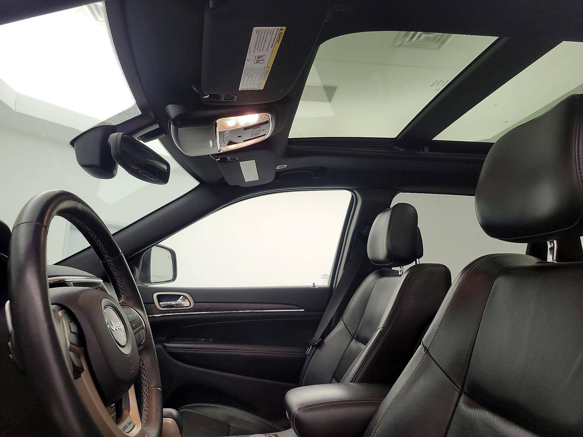 Thumbnail: 2017 Jeep Grand Cherokee - 20