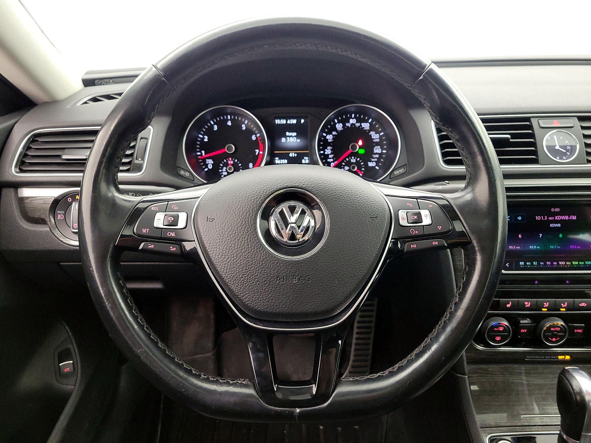 Thumbnail: 2016 Volkswagen Passat - 10