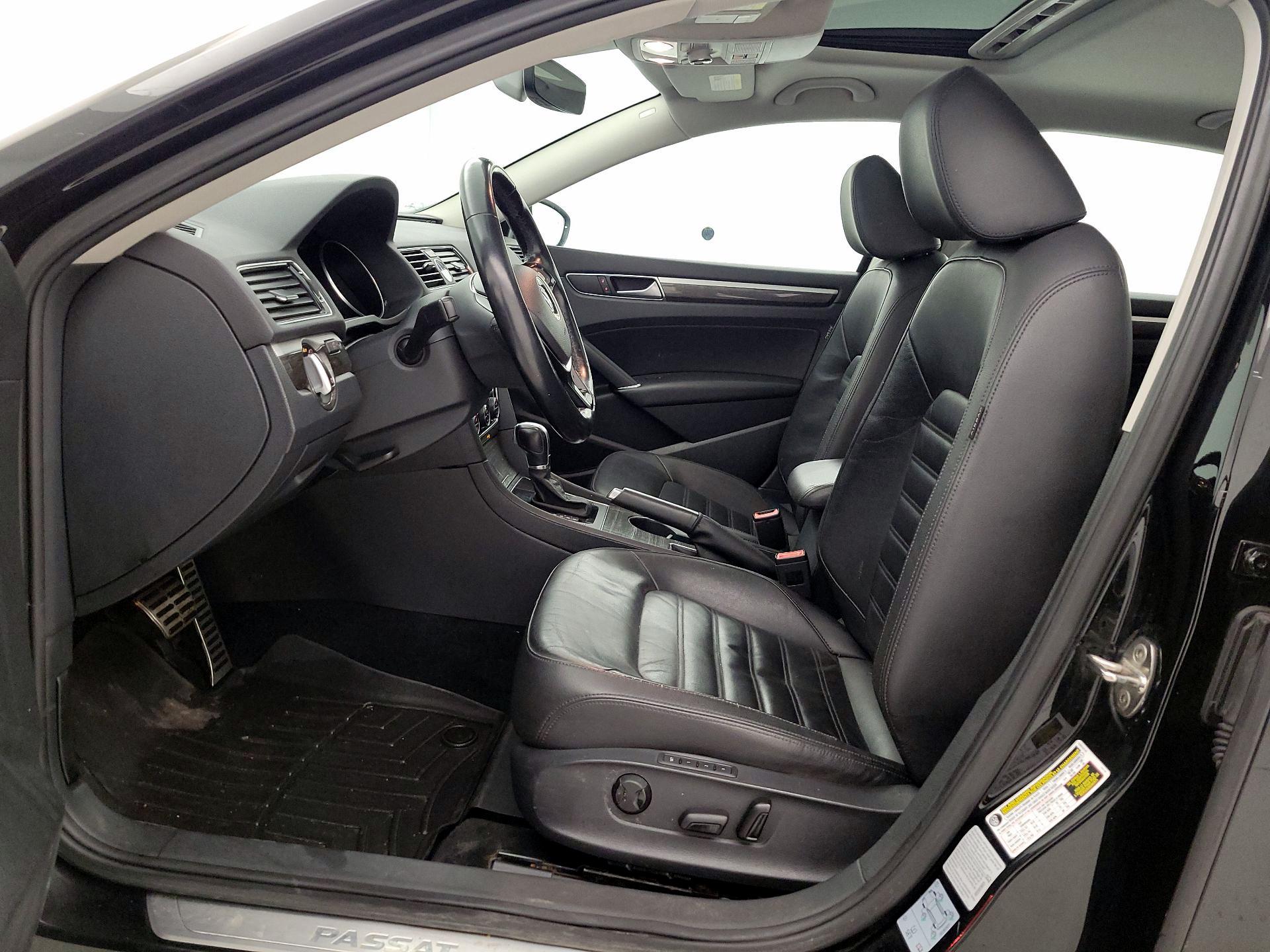 Thumbnail: 2016 Volkswagen Passat - 11