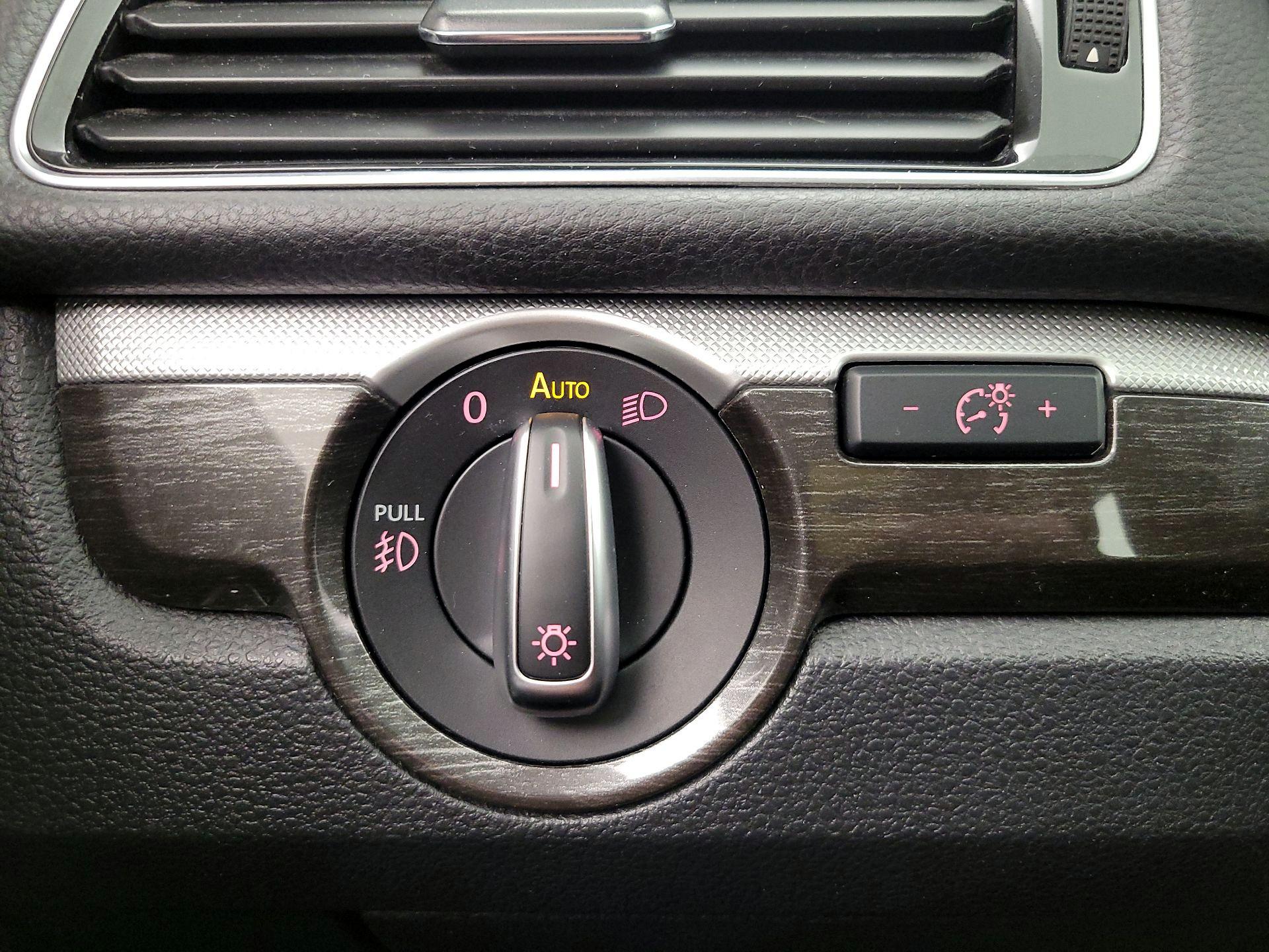 Thumbnail: 2016 Volkswagen Passat - 13