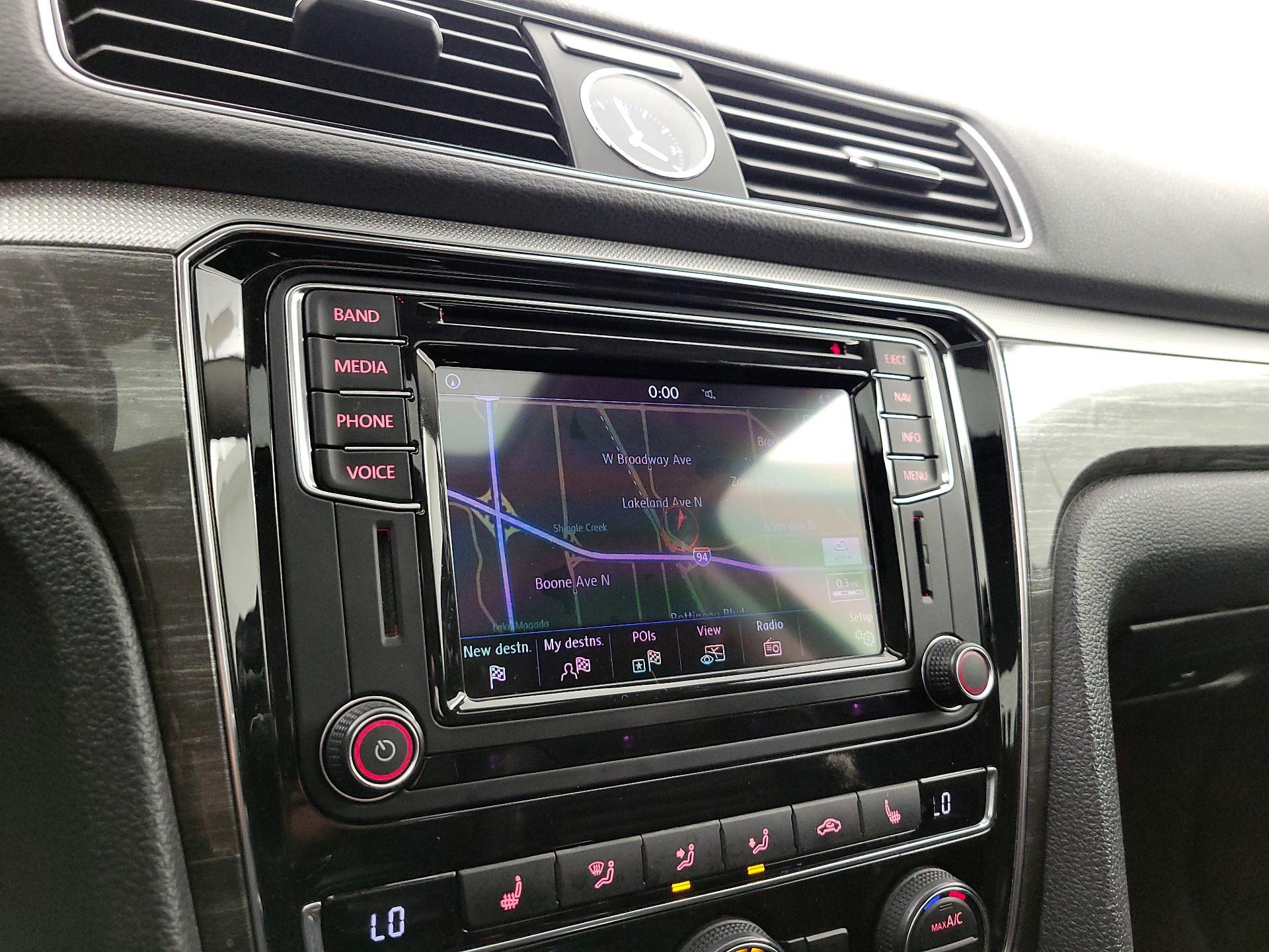 Thumbnail: 2016 Volkswagen Passat - 14