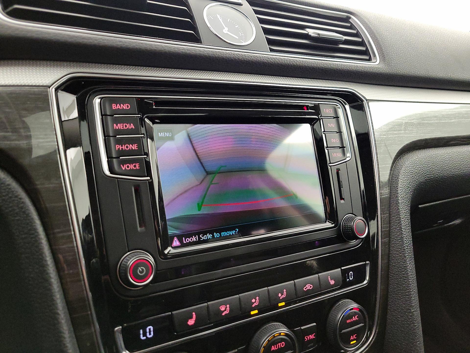 Thumbnail: 2016 Volkswagen Passat - 15