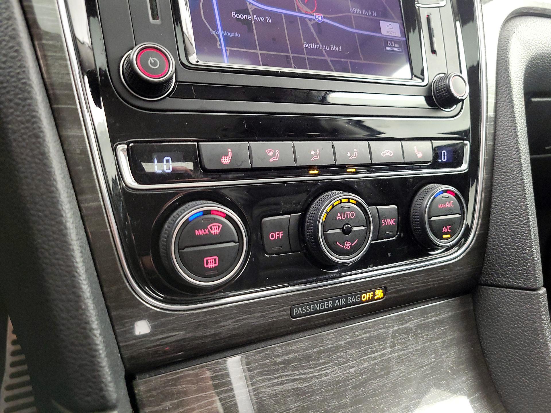 Thumbnail: 2016 Volkswagen Passat - 17