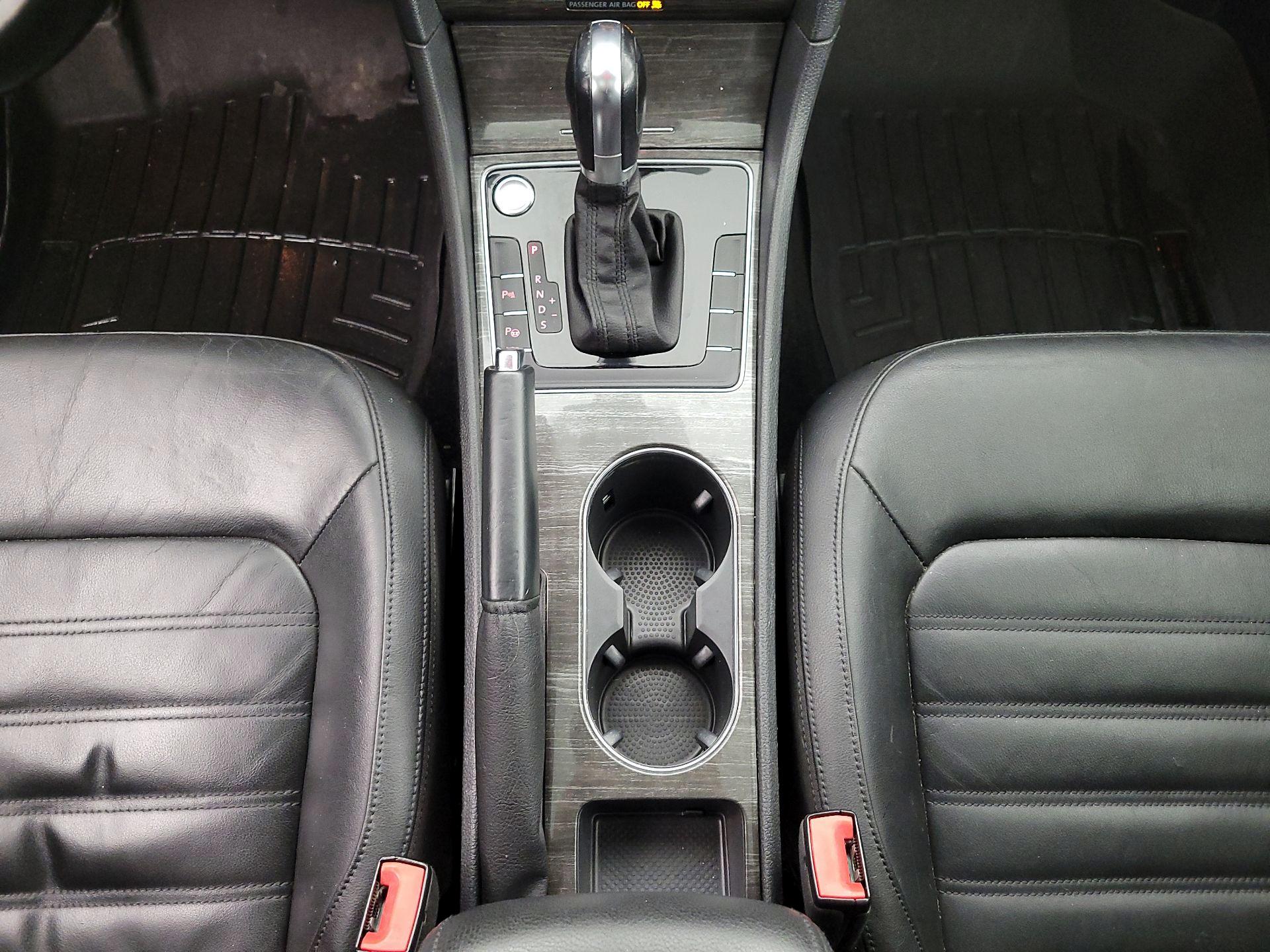 Thumbnail: 2016 Volkswagen Passat - 18