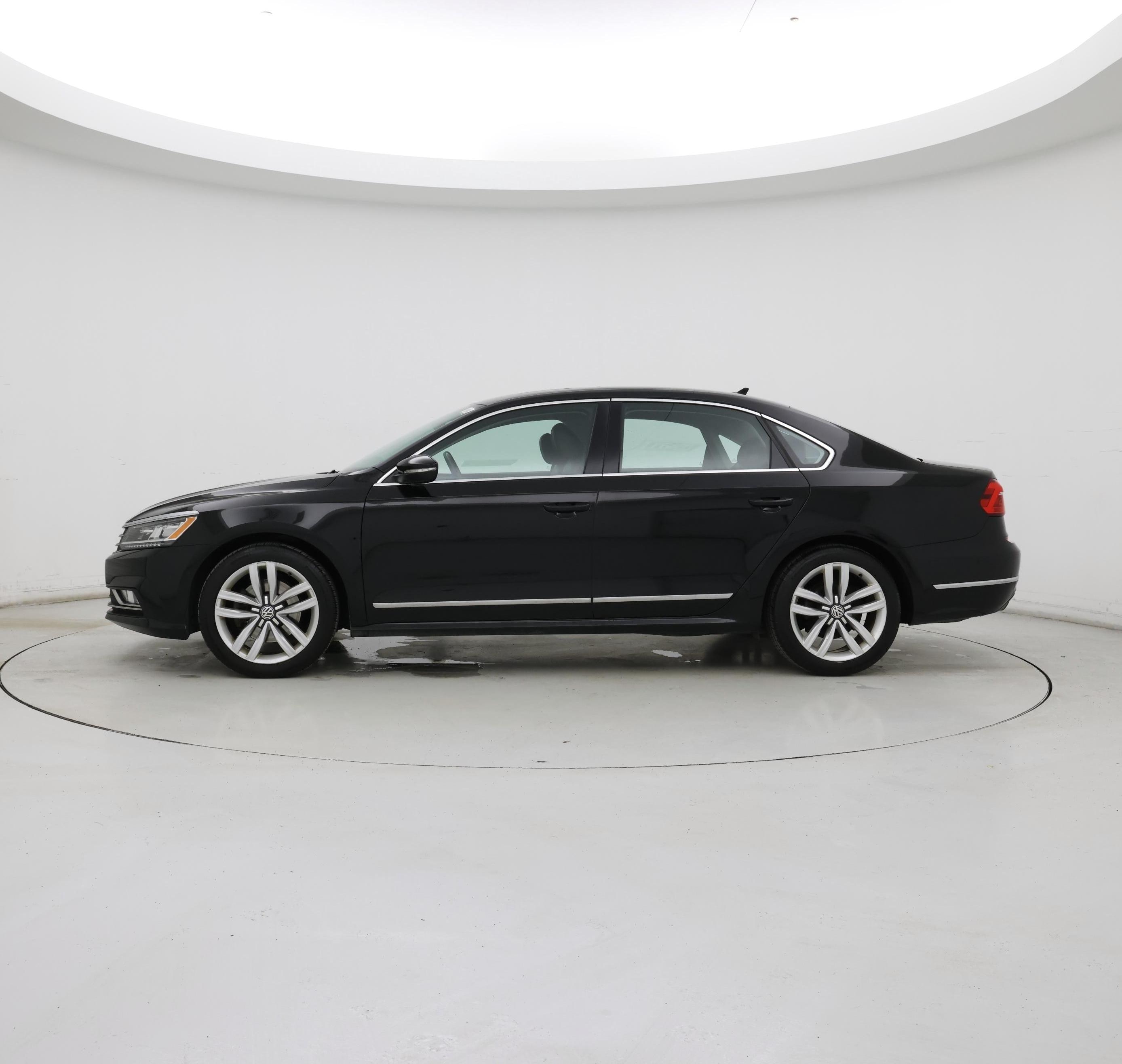 Thumbnail: 2016 Volkswagen Passat - 3