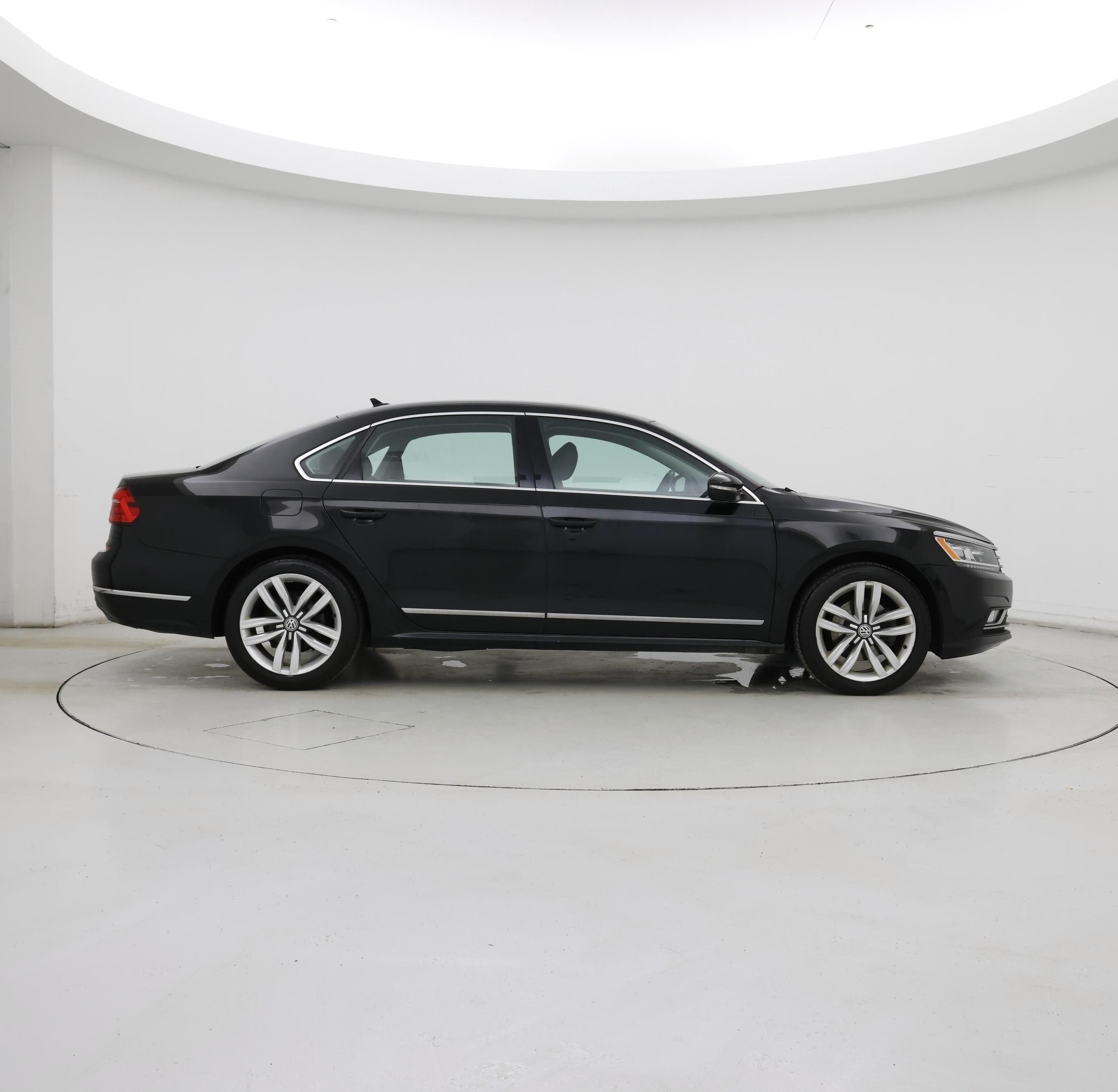 Thumbnail: 2016 Volkswagen Passat - 7