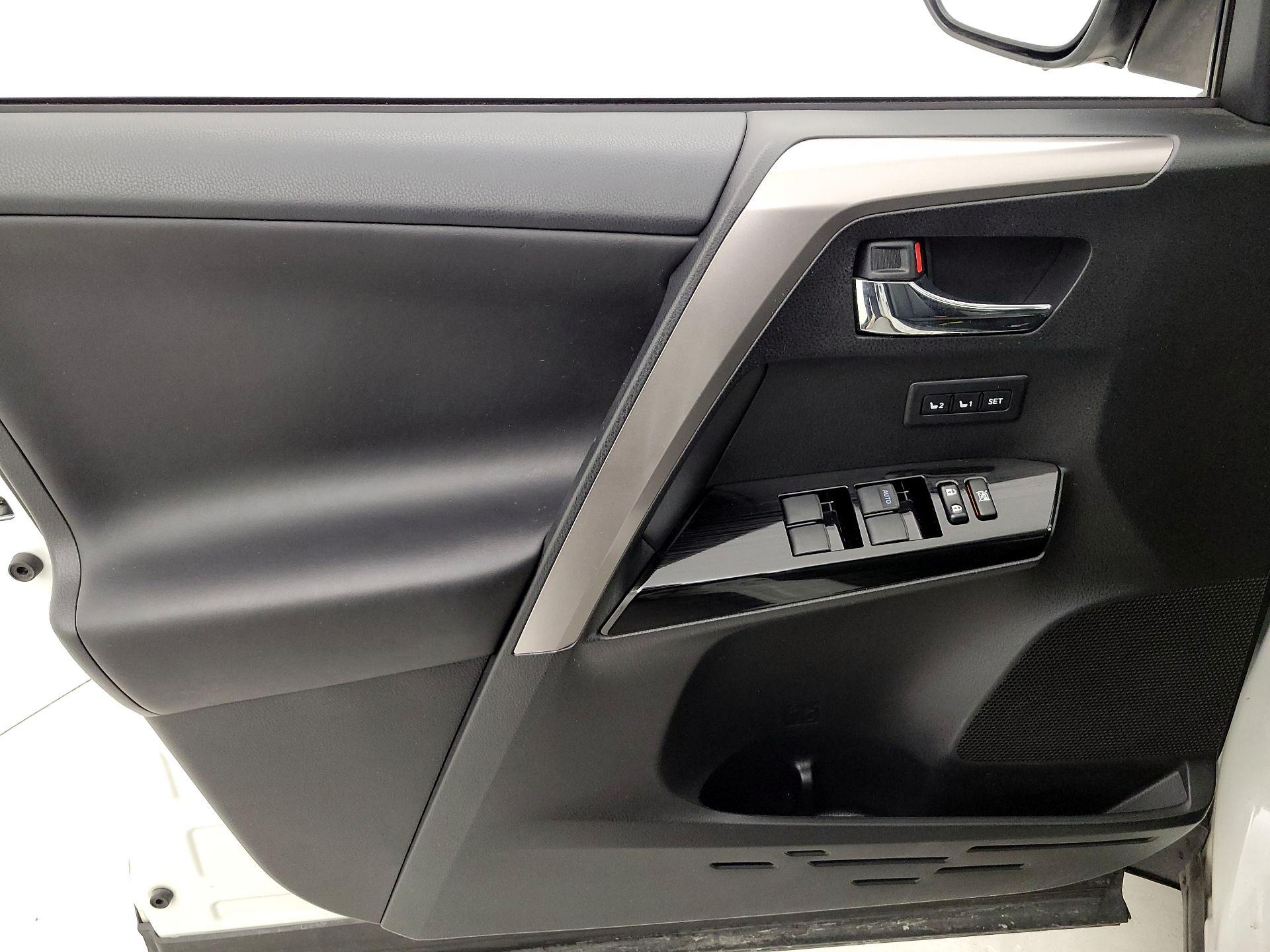 Thumbnail: 2017 Toyota RAV4 - 12