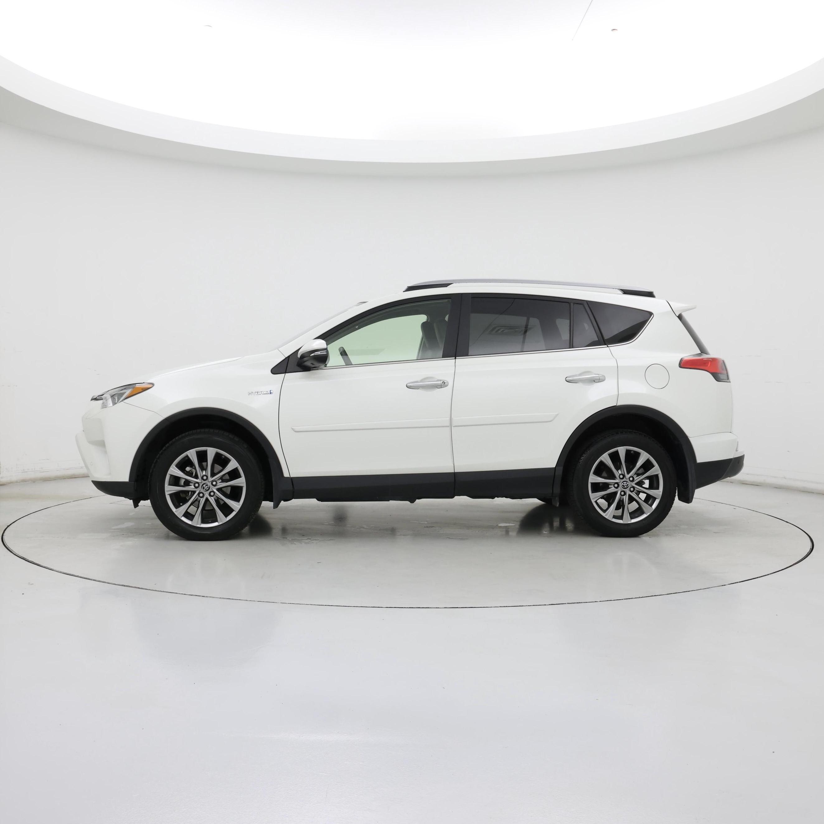 Thumbnail: 2017 Toyota RAV4 - 3