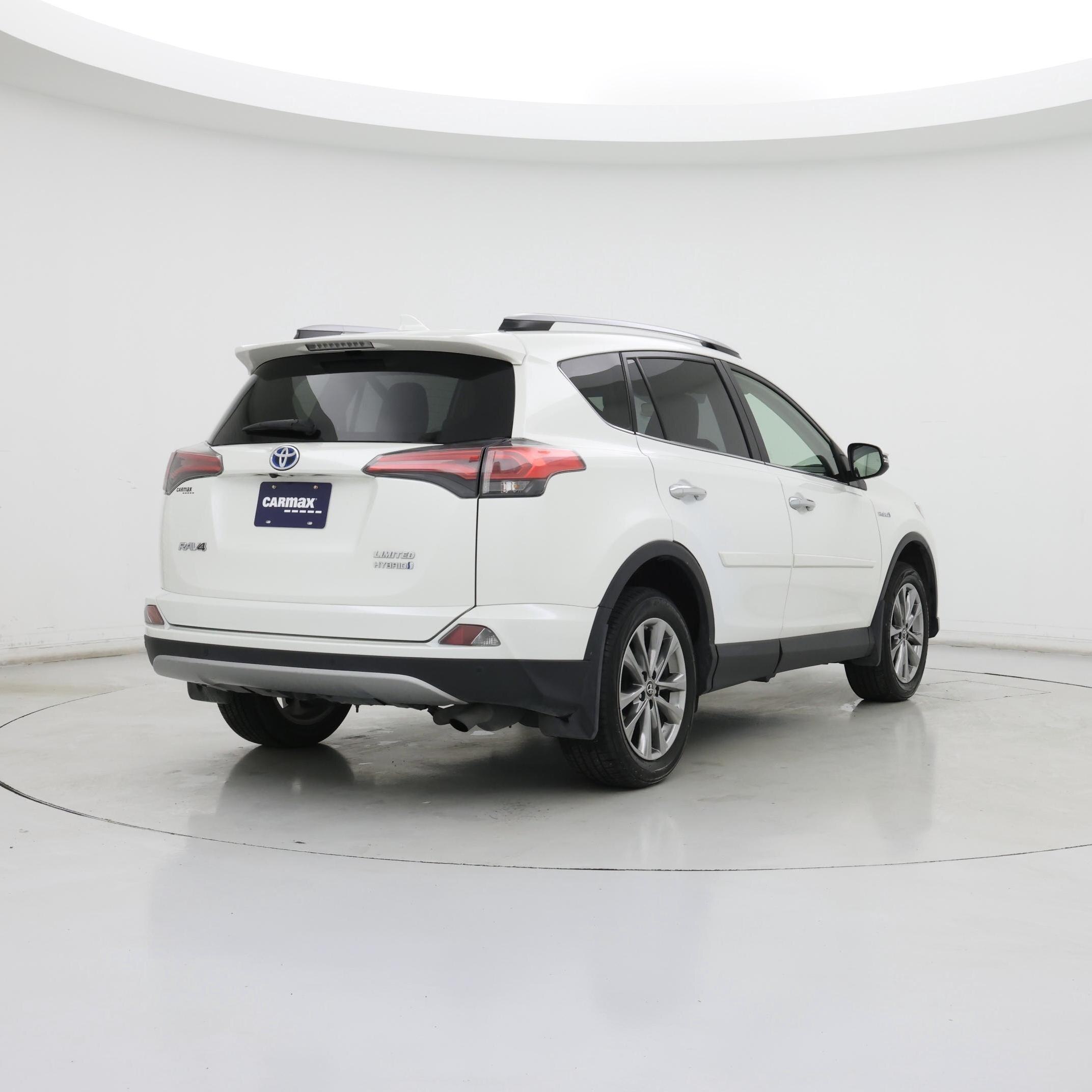 Thumbnail: 2017 Toyota RAV4 - 8