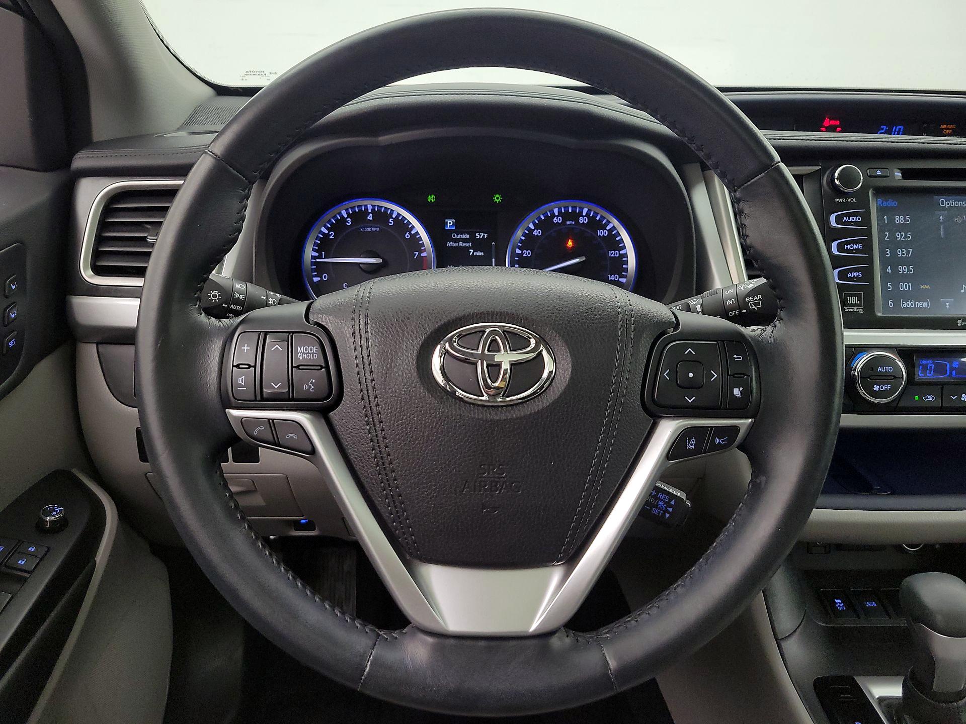 Thumbnail: 2017 Toyota Highlander - 10