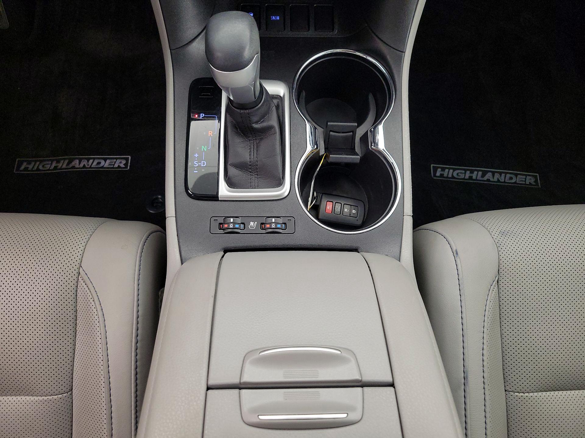 Thumbnail: 2017 Toyota Highlander - 17