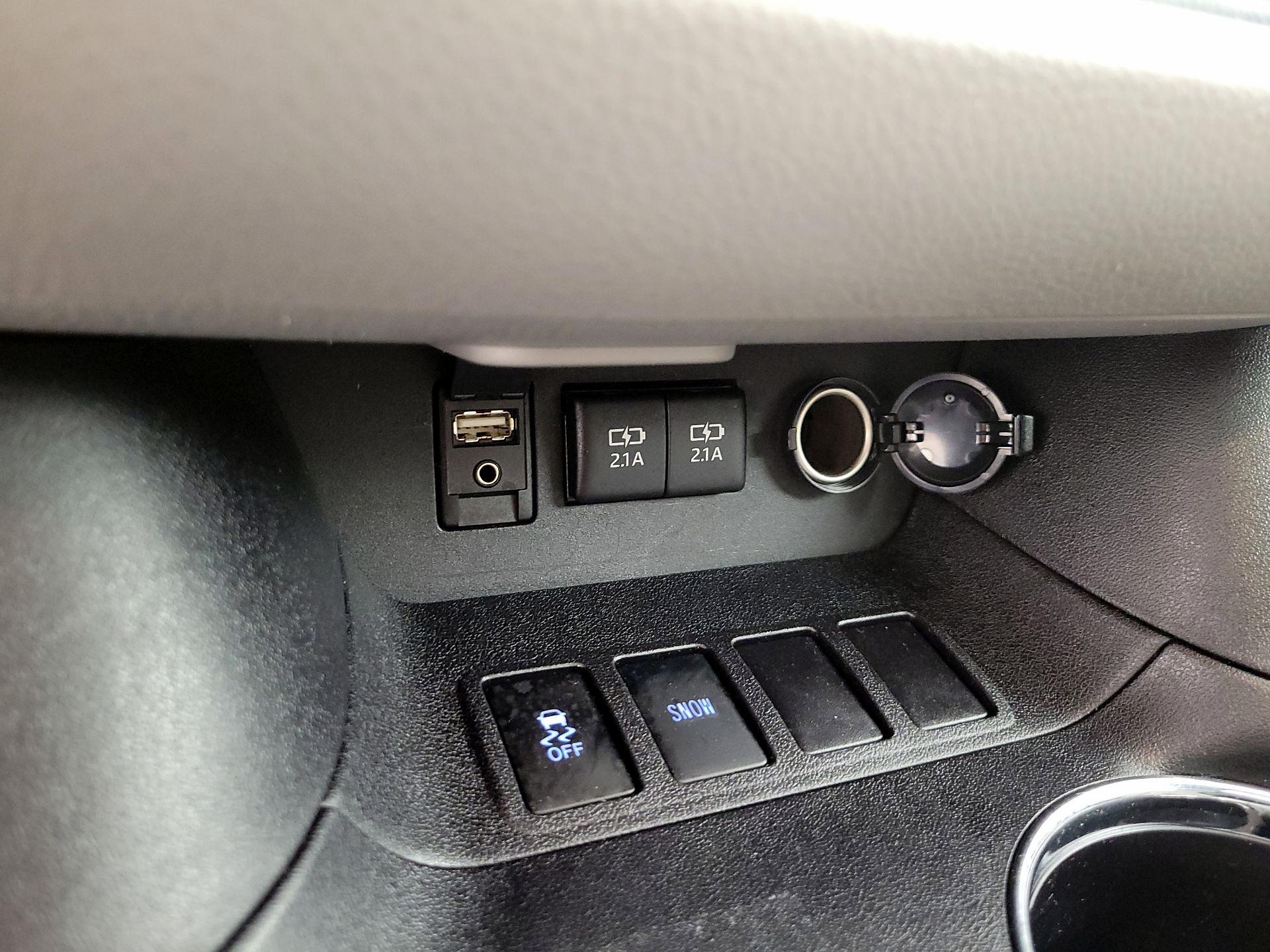 Thumbnail: 2017 Toyota Highlander - 18