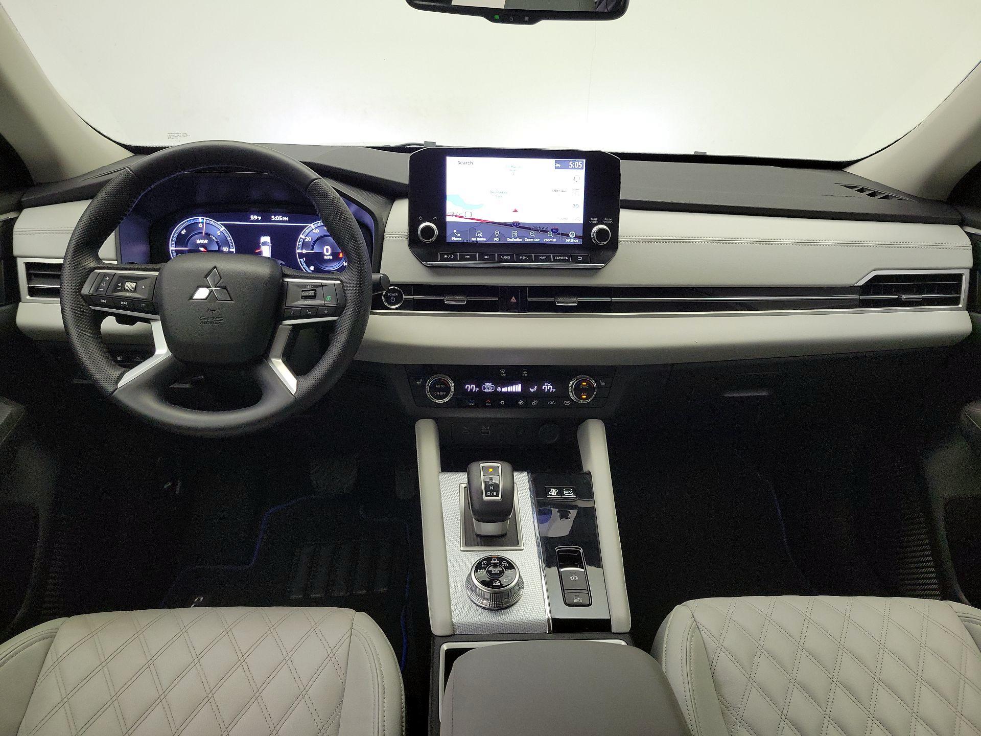 Thumbnail: 2023 Mitsubishi Outlander - 9