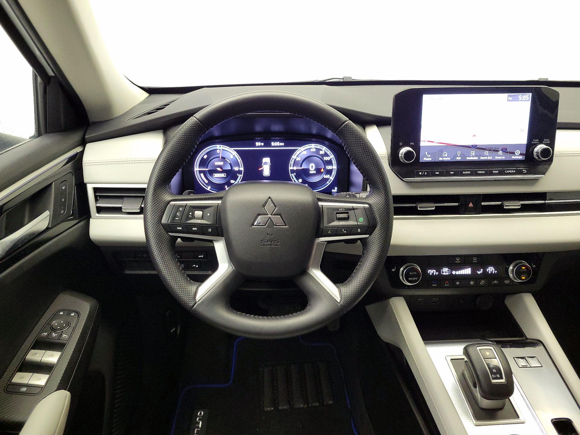 Thumbnail: 2023 Mitsubishi Outlander - 10