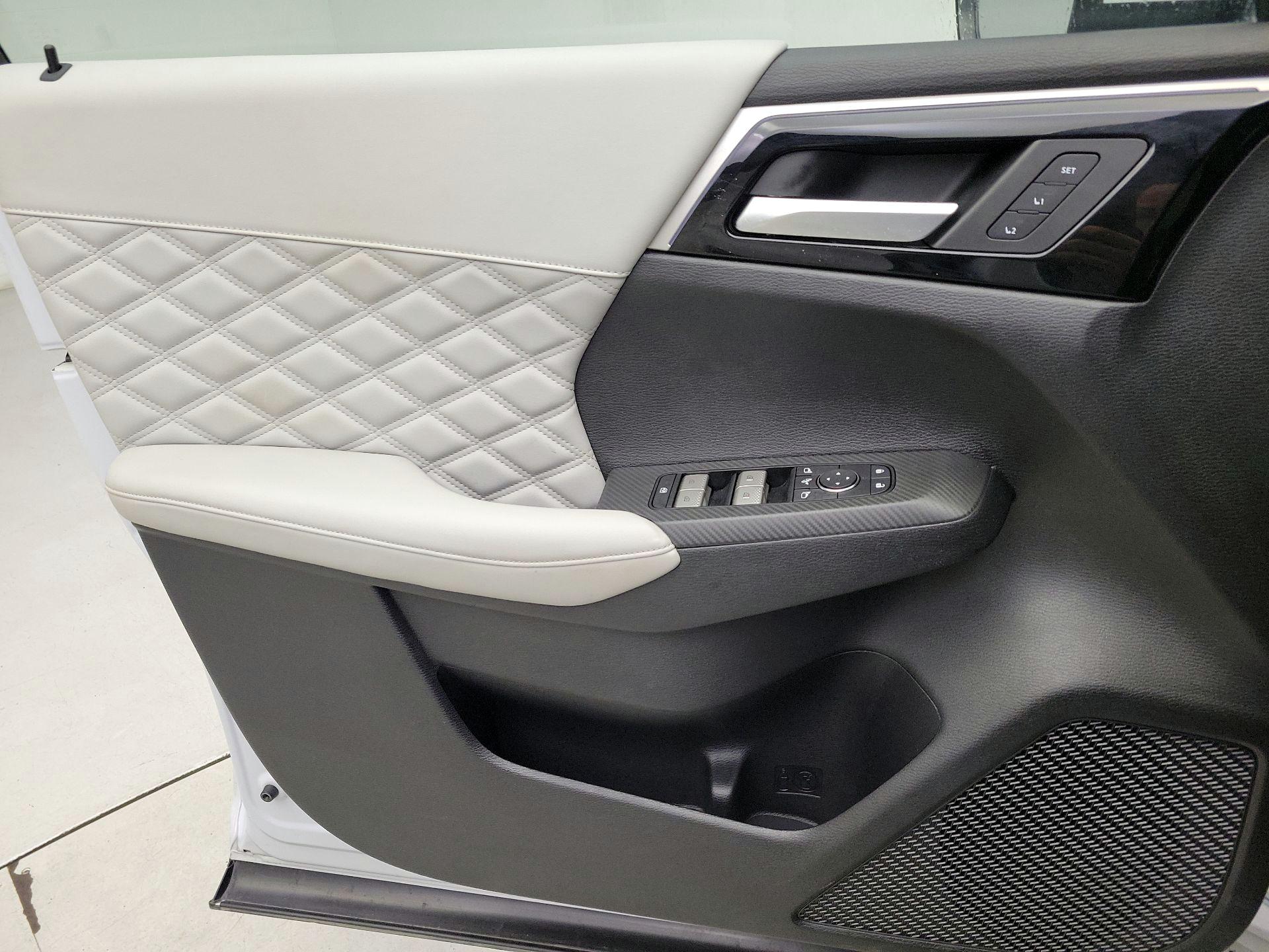 Thumbnail: 2023 Mitsubishi Outlander - 12