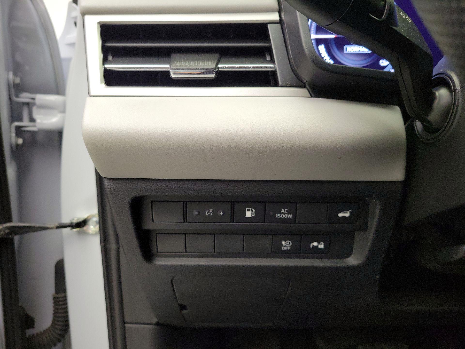 Thumbnail: 2023 Mitsubishi Outlander - 13