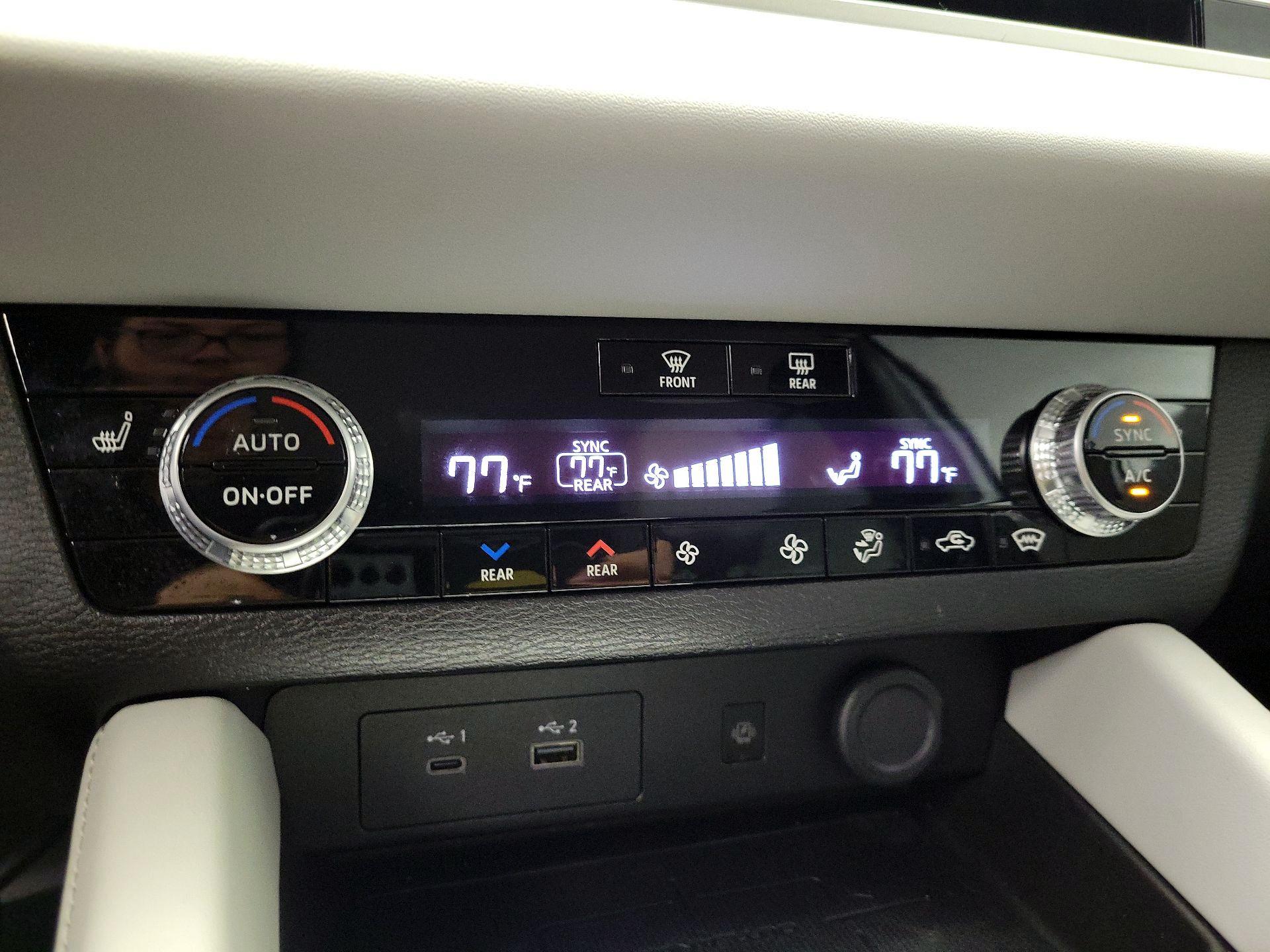 Thumbnail: 2023 Mitsubishi Outlander - 17