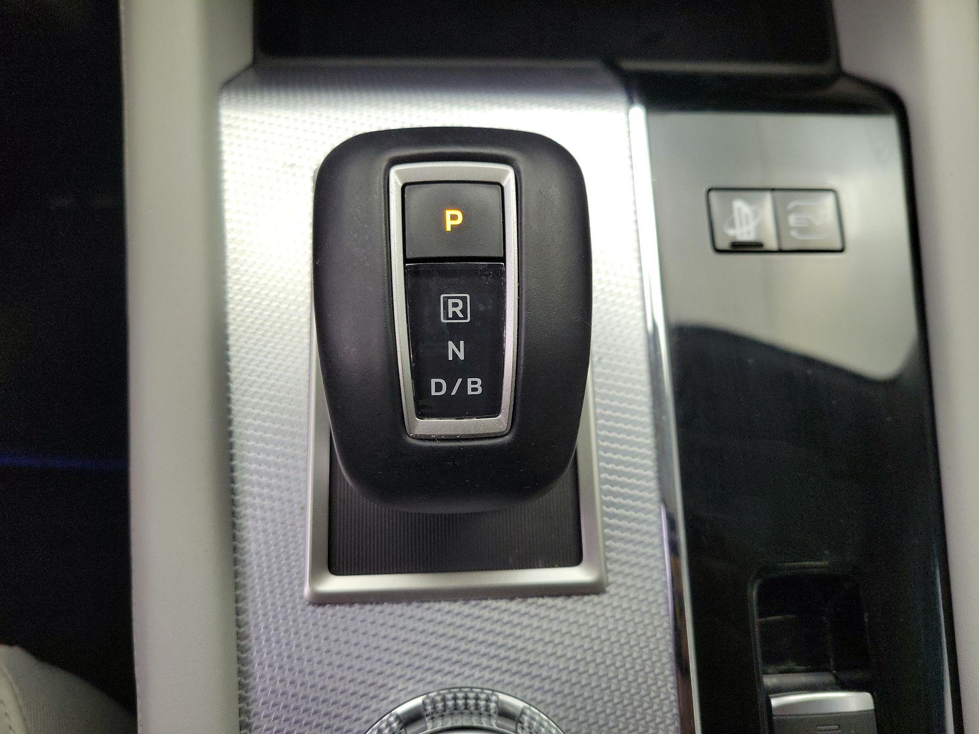 Thumbnail: 2023 Mitsubishi Outlander - 18