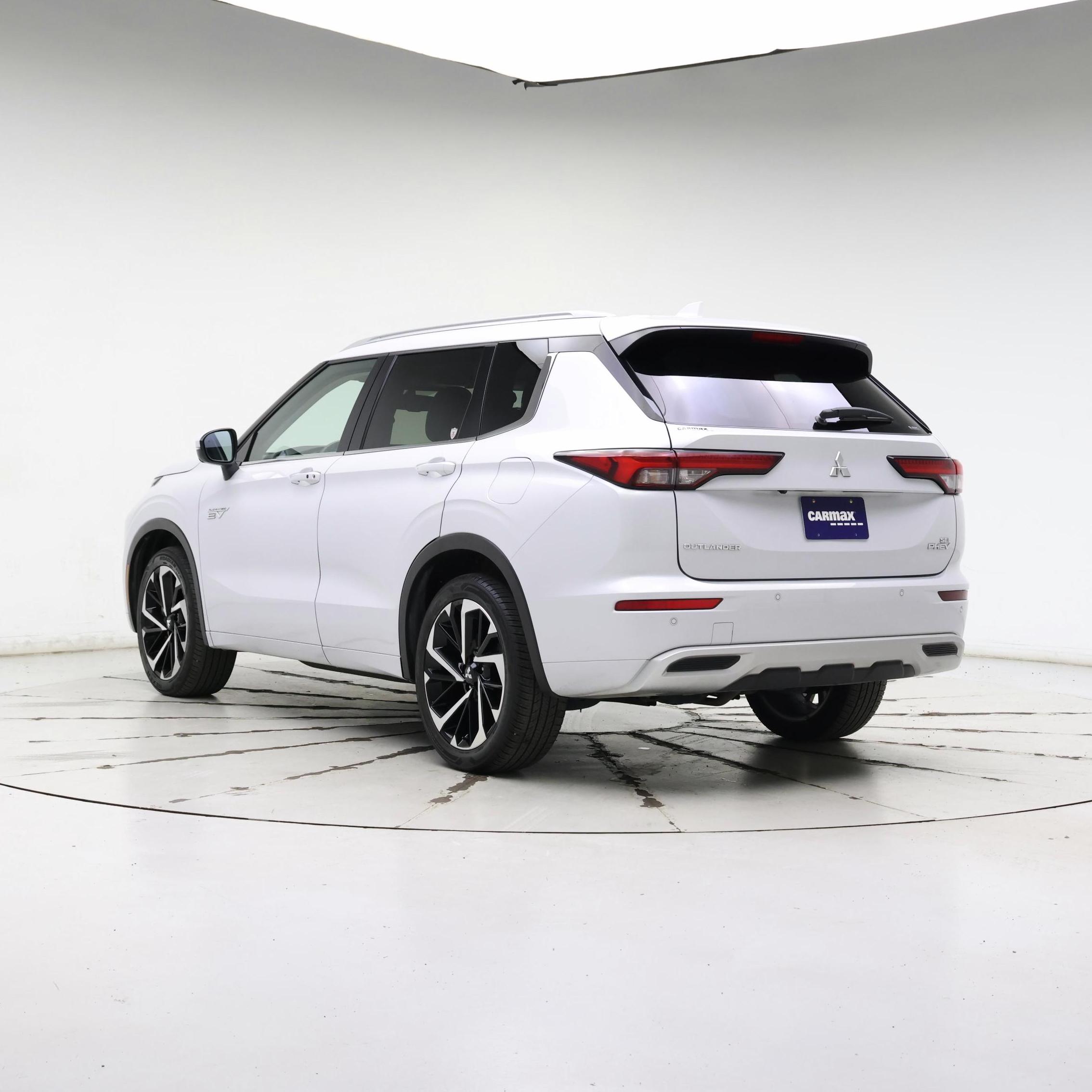 Thumbnail: 2023 Mitsubishi Outlander - 2