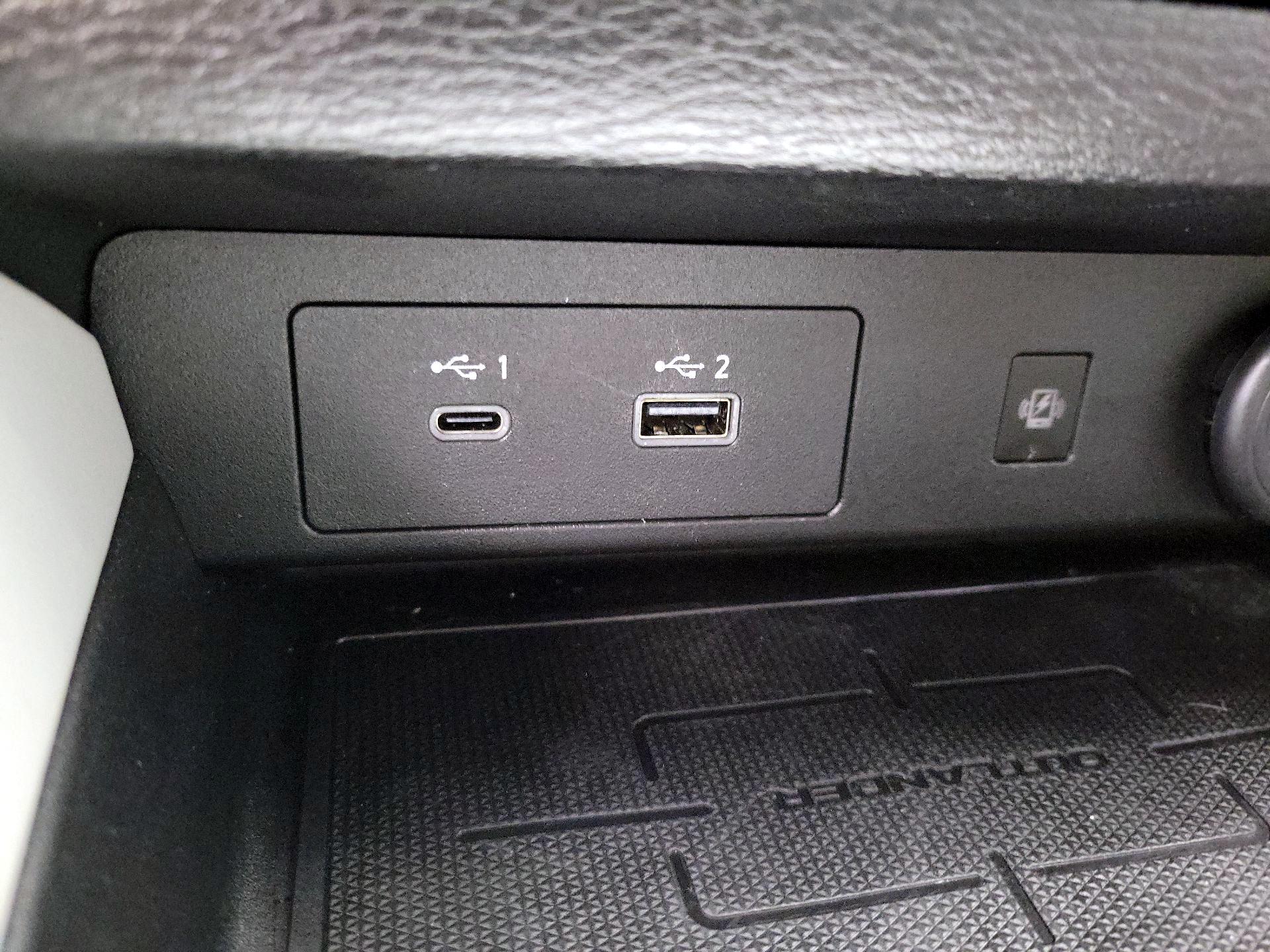 Thumbnail: 2023 Mitsubishi Outlander - 19