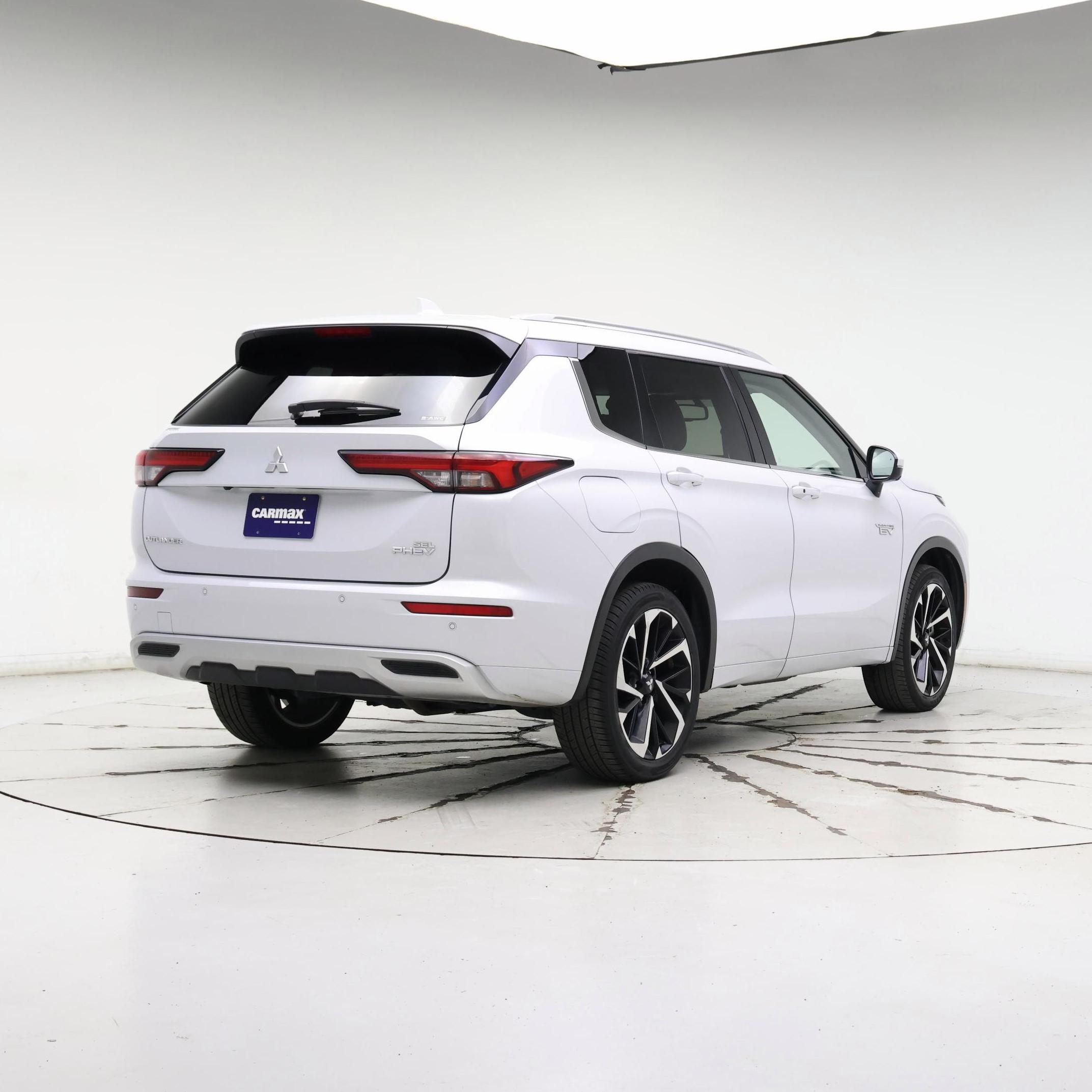 Thumbnail: 2023 Mitsubishi Outlander - 8