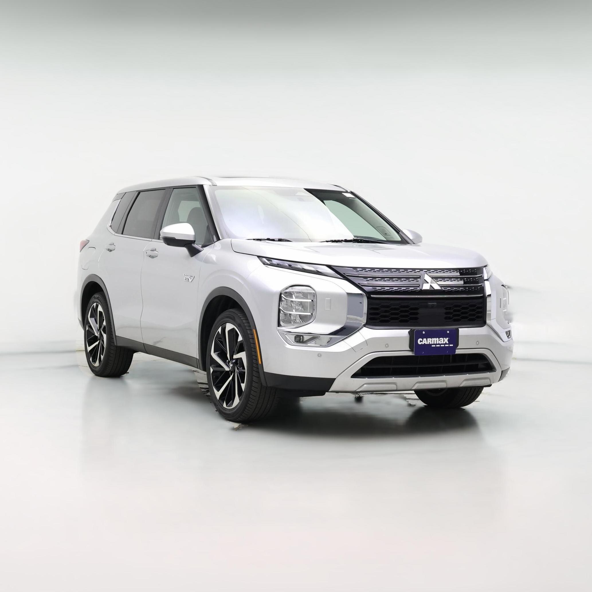 Thumbnail: 2023 Mitsubishi Outlander - 1