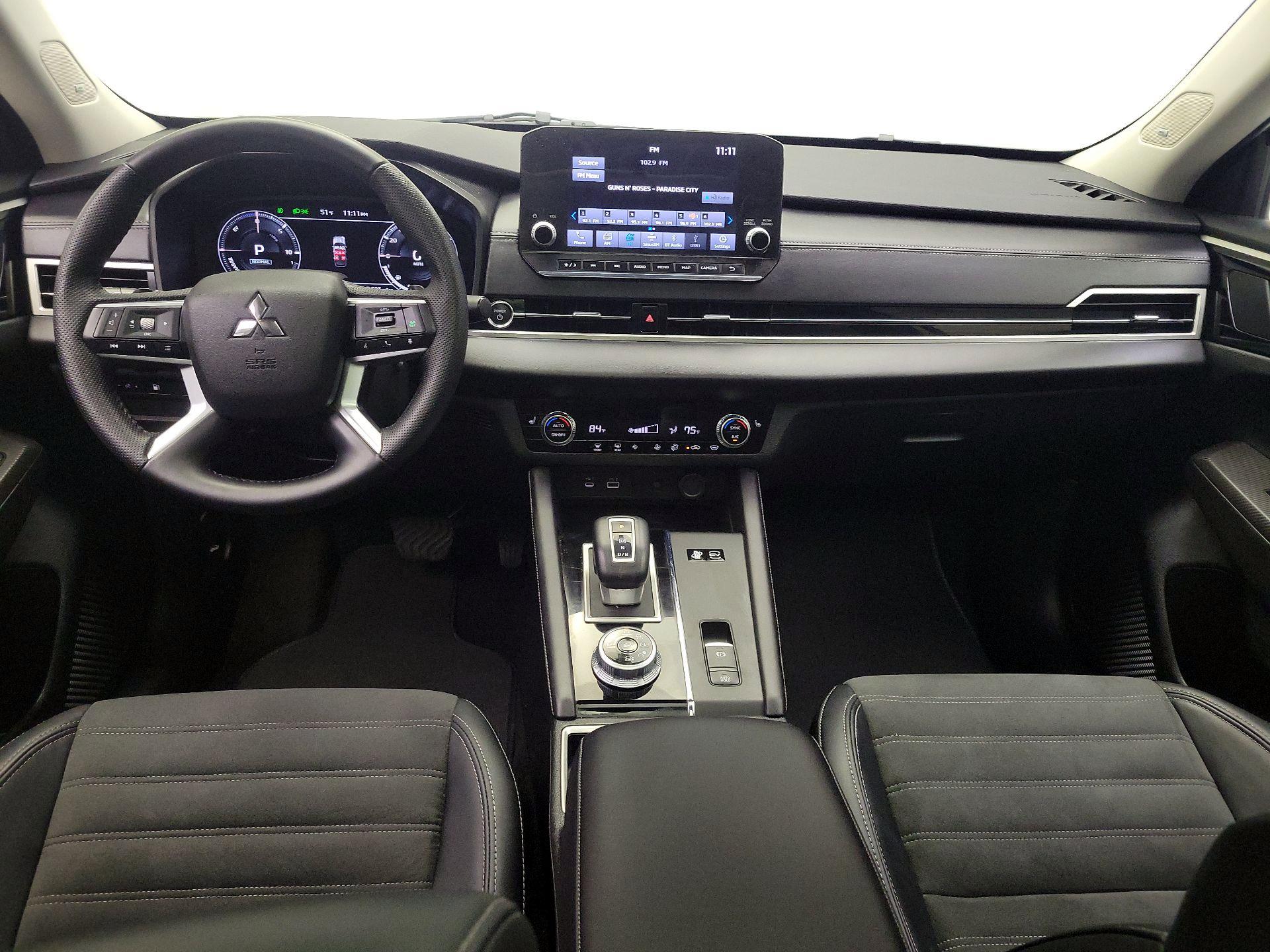 Thumbnail: 2023 Mitsubishi Outlander - 9