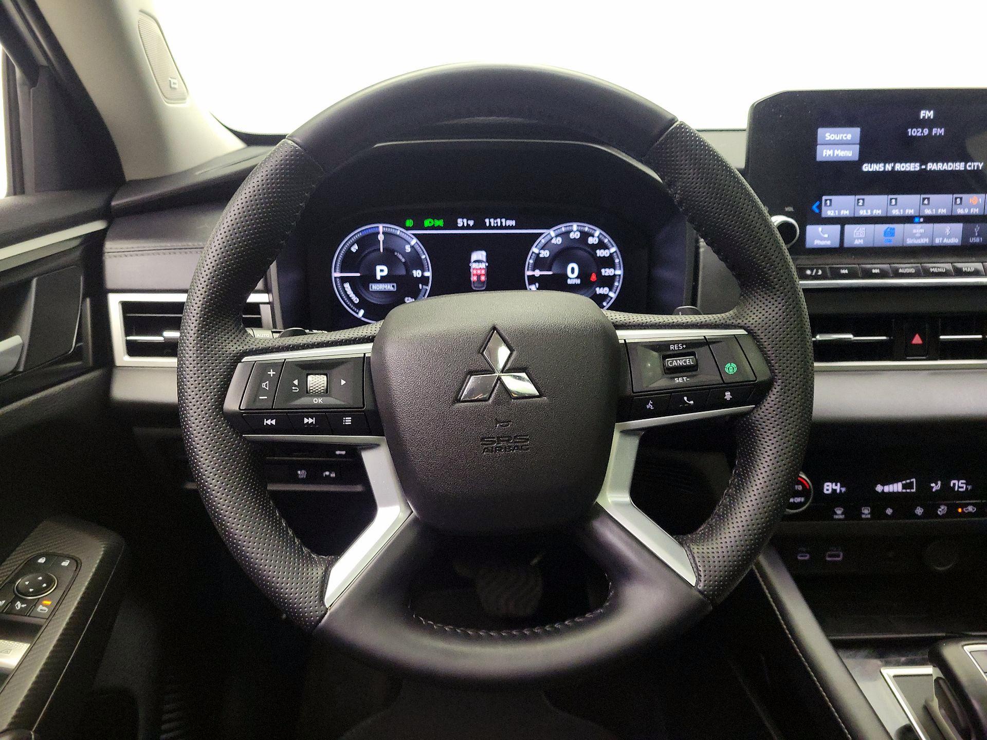 Thumbnail: 2023 Mitsubishi Outlander - 10