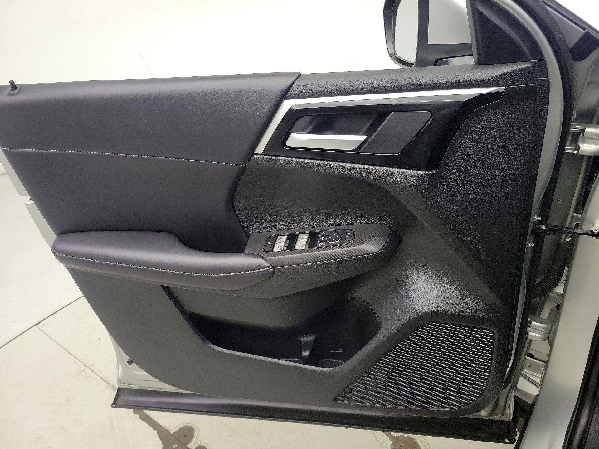 Thumbnail: 2023 Mitsubishi Outlander - 12