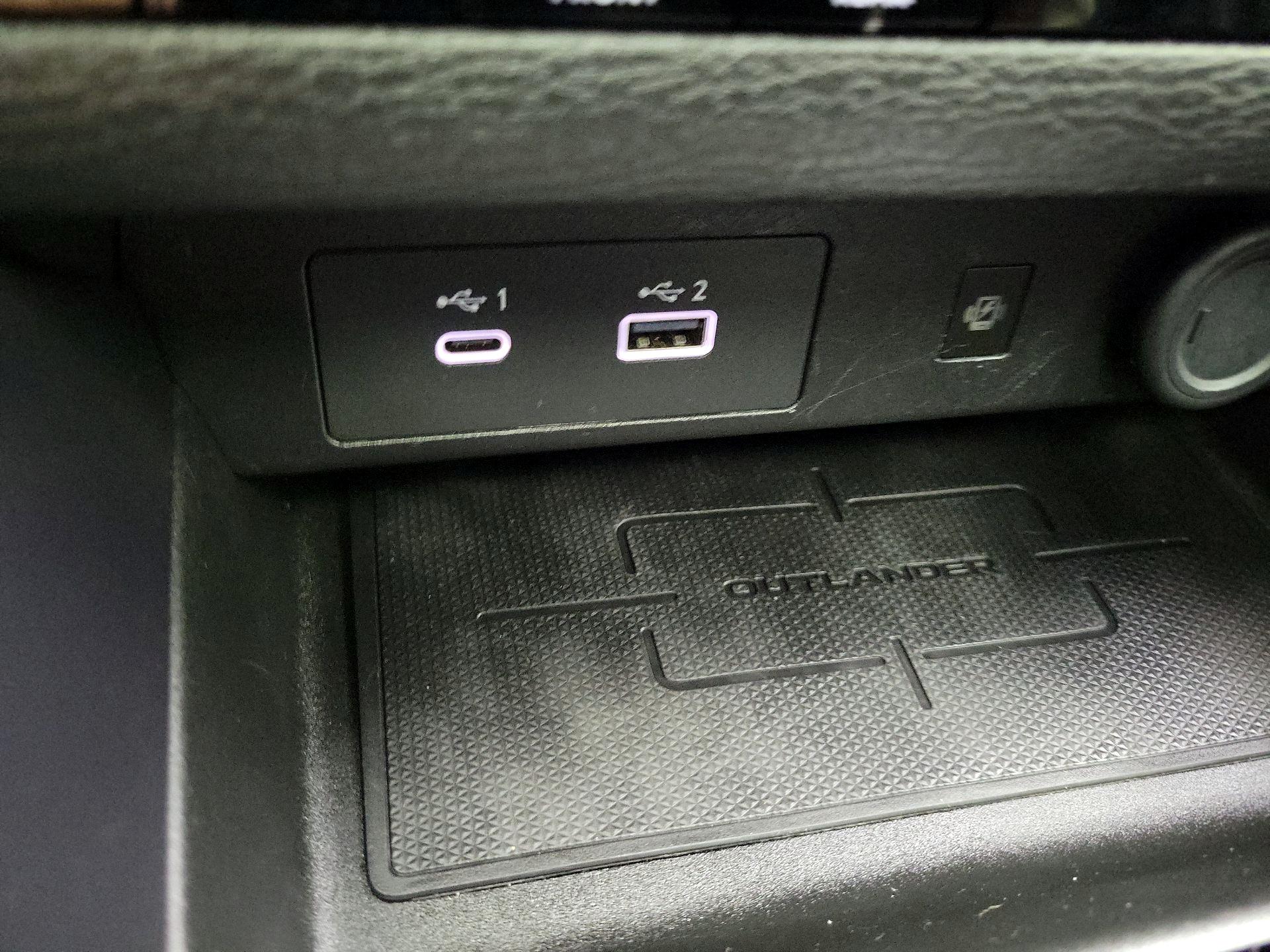 Thumbnail: 2023 Mitsubishi Outlander - 18