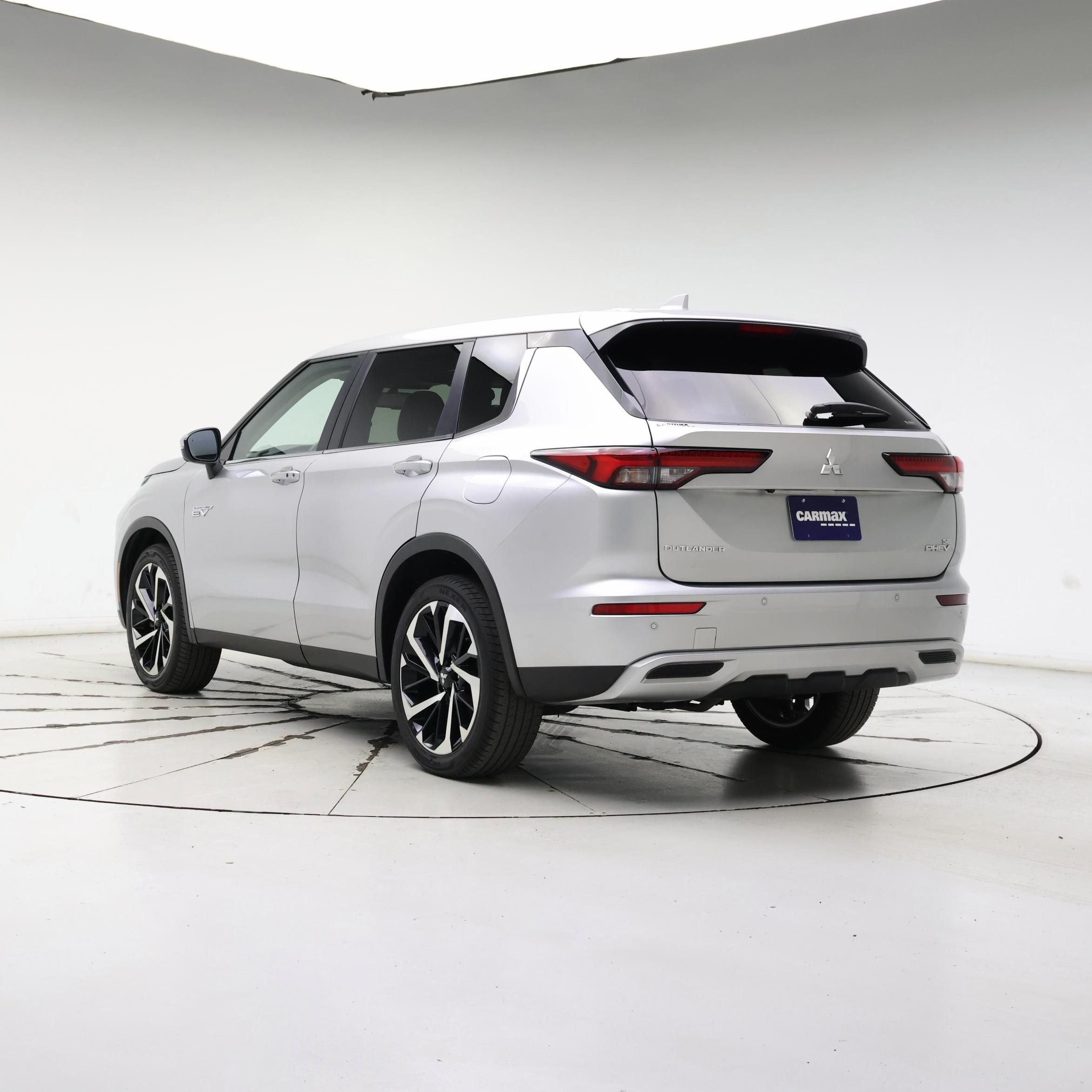 Thumbnail: 2023 Mitsubishi Outlander - 2