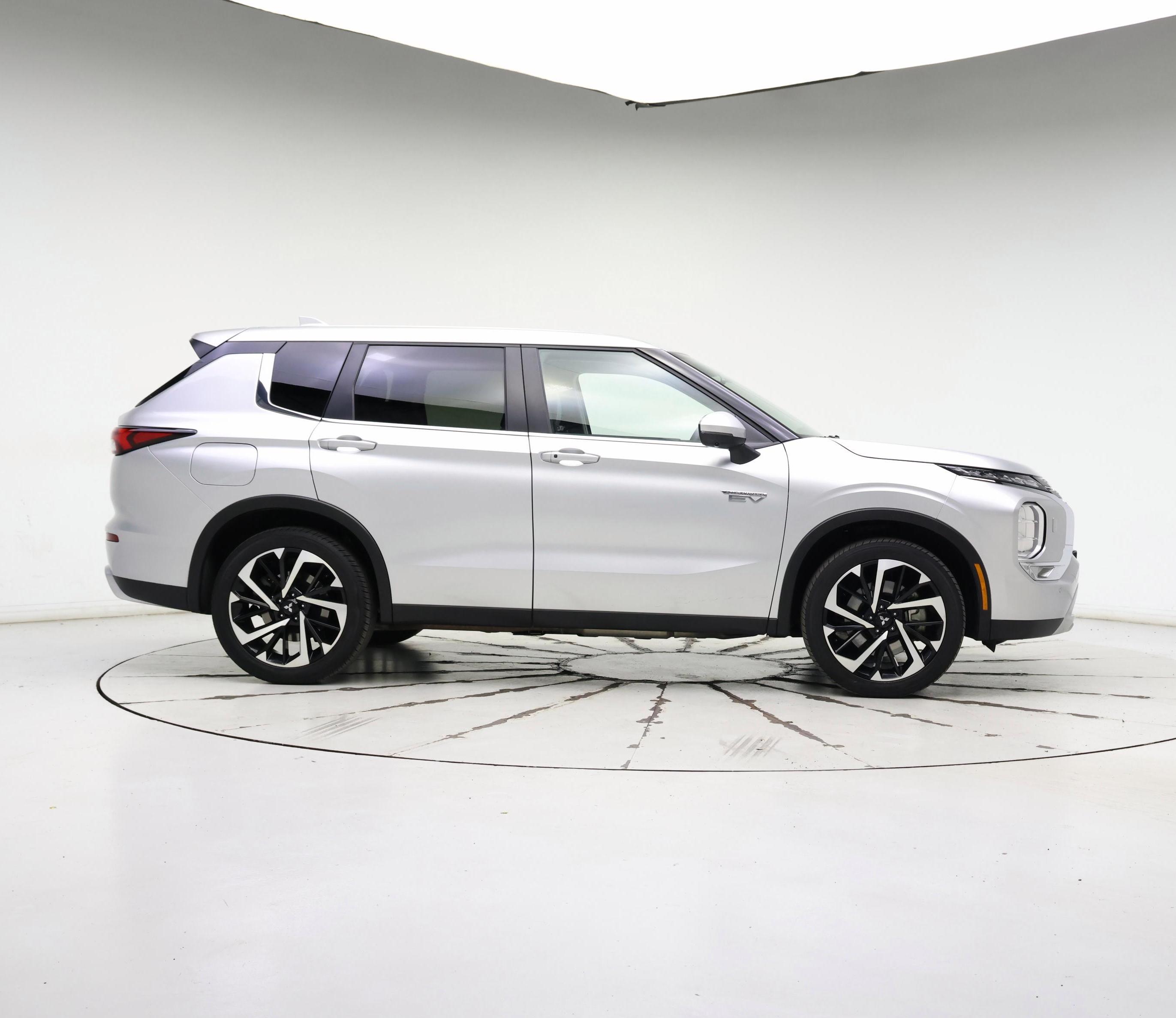 Thumbnail: 2023 Mitsubishi Outlander - 7