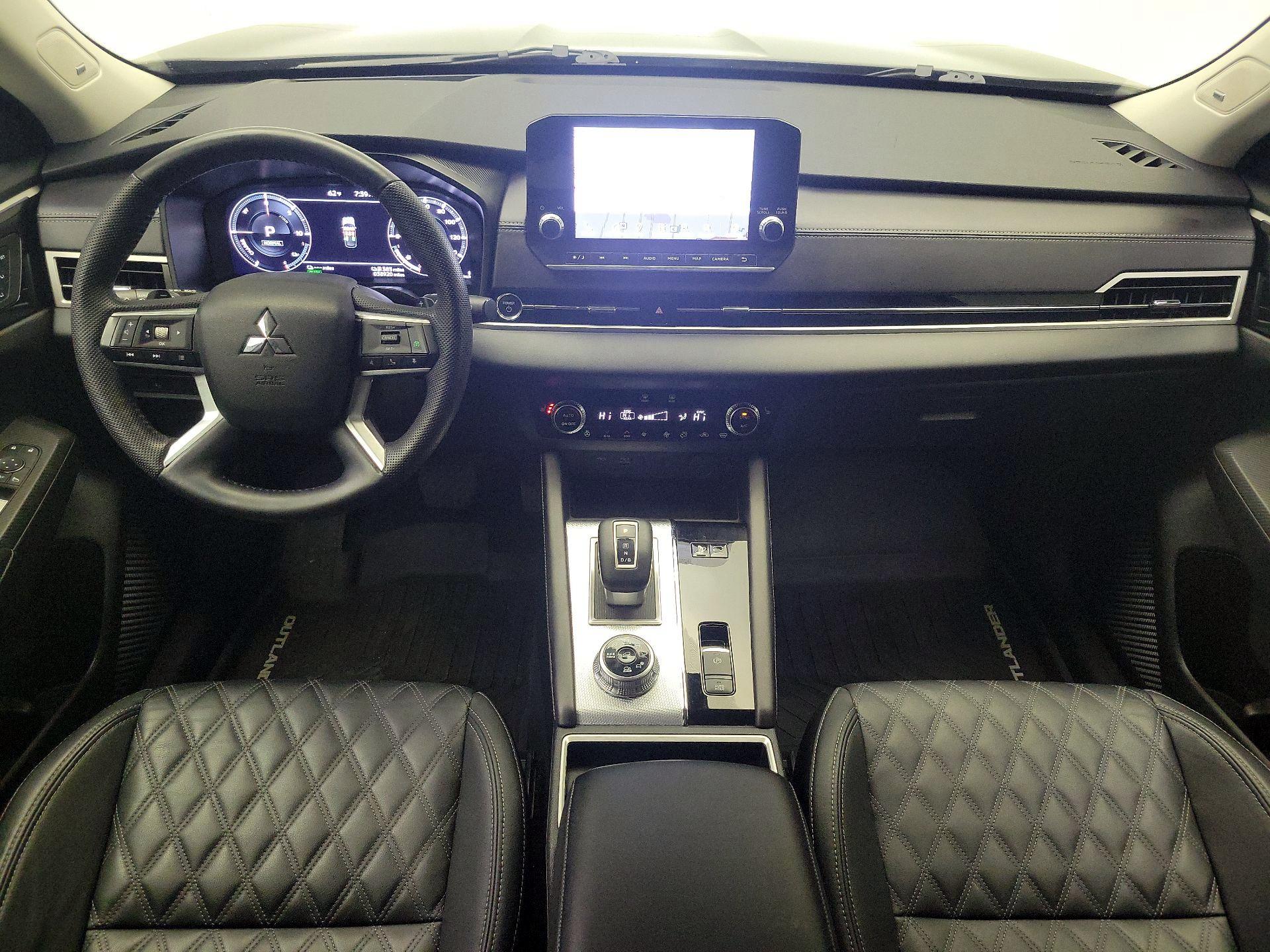 Thumbnail: 2023 Mitsubishi Outlander - 9