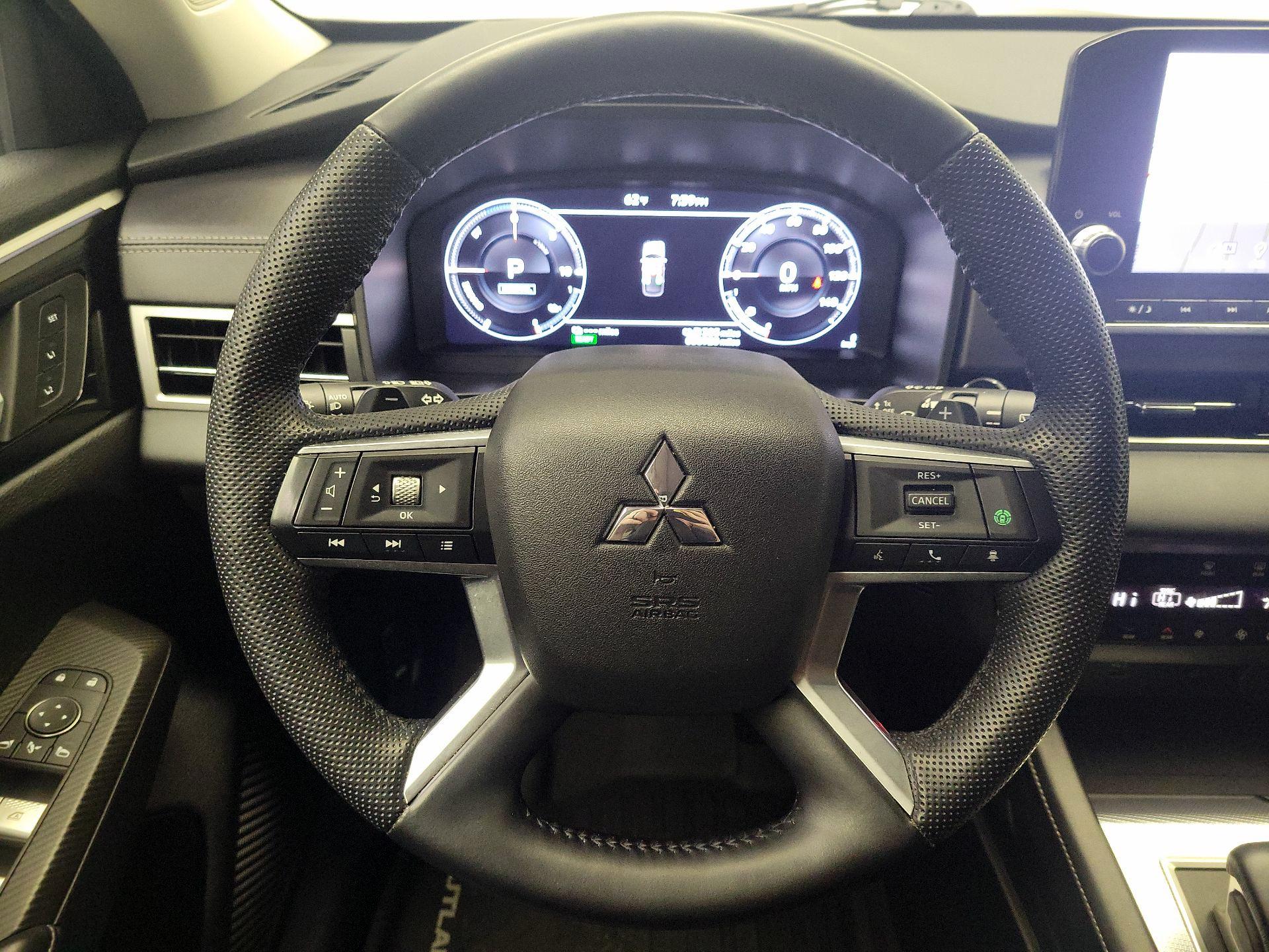 Thumbnail: 2023 Mitsubishi Outlander - 10