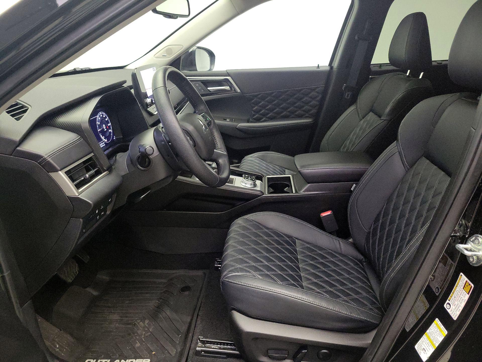 Thumbnail: 2023 Mitsubishi Outlander - 11