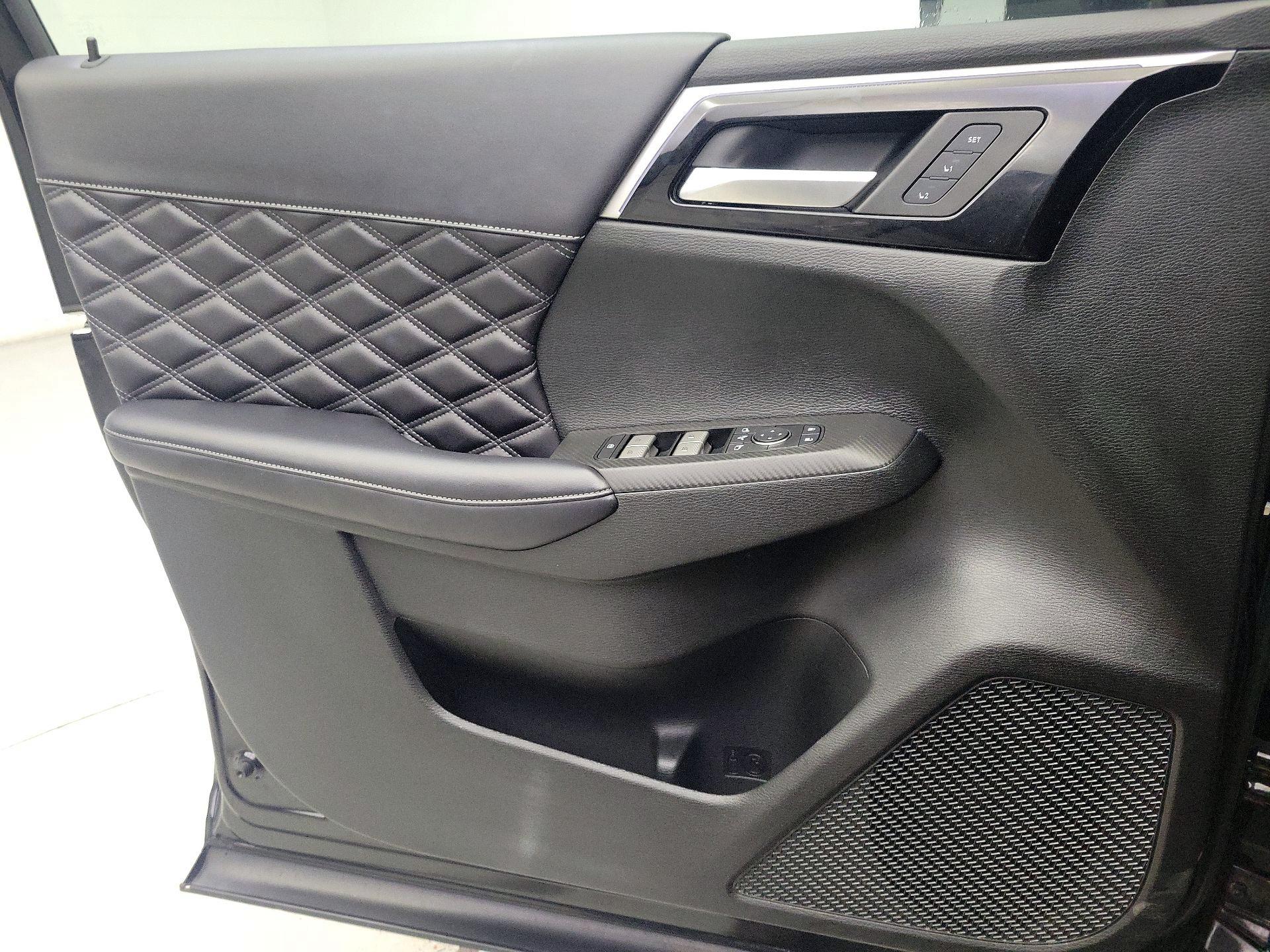 Thumbnail: 2023 Mitsubishi Outlander - 12