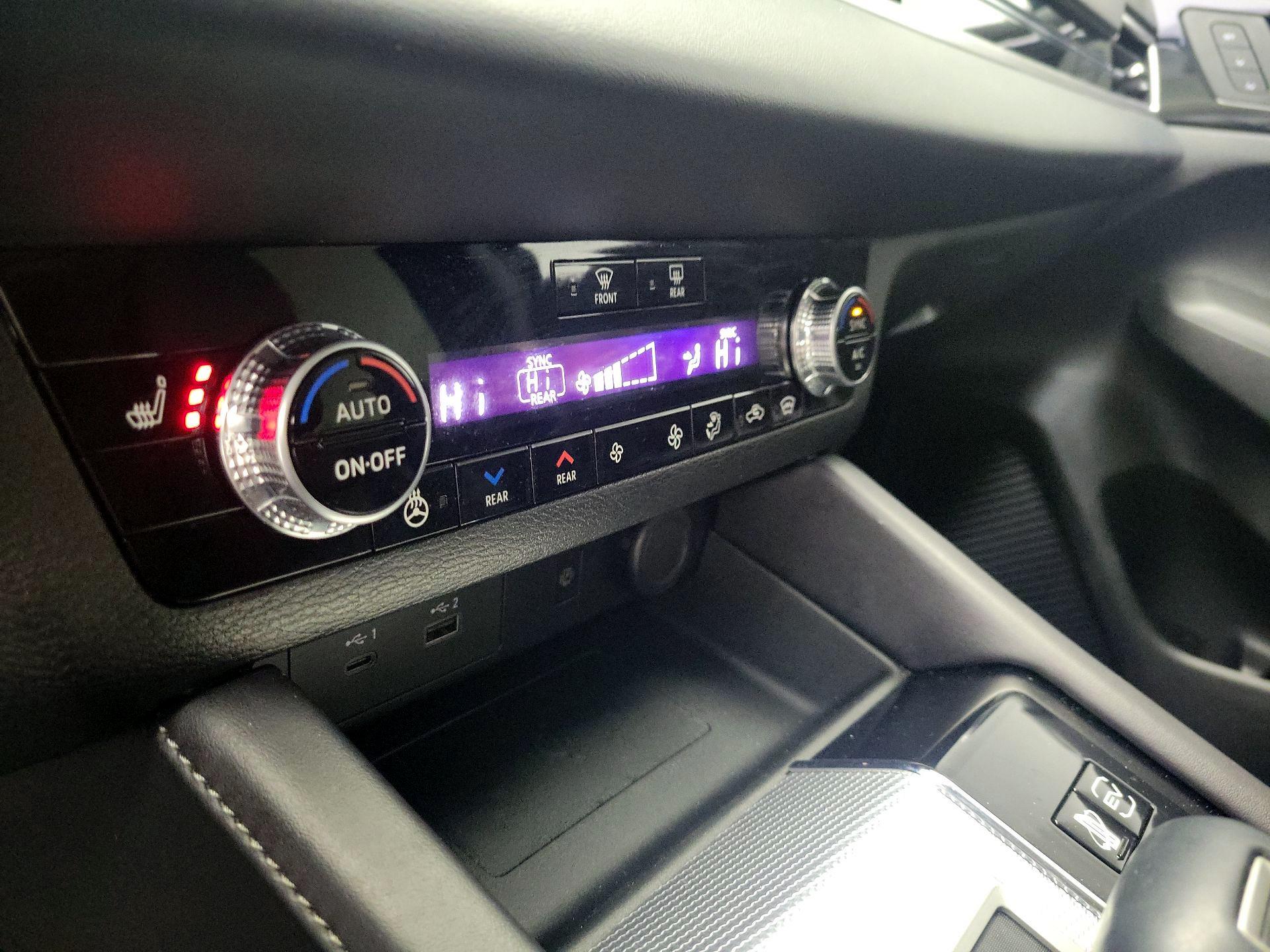 Thumbnail: 2023 Mitsubishi Outlander - 17