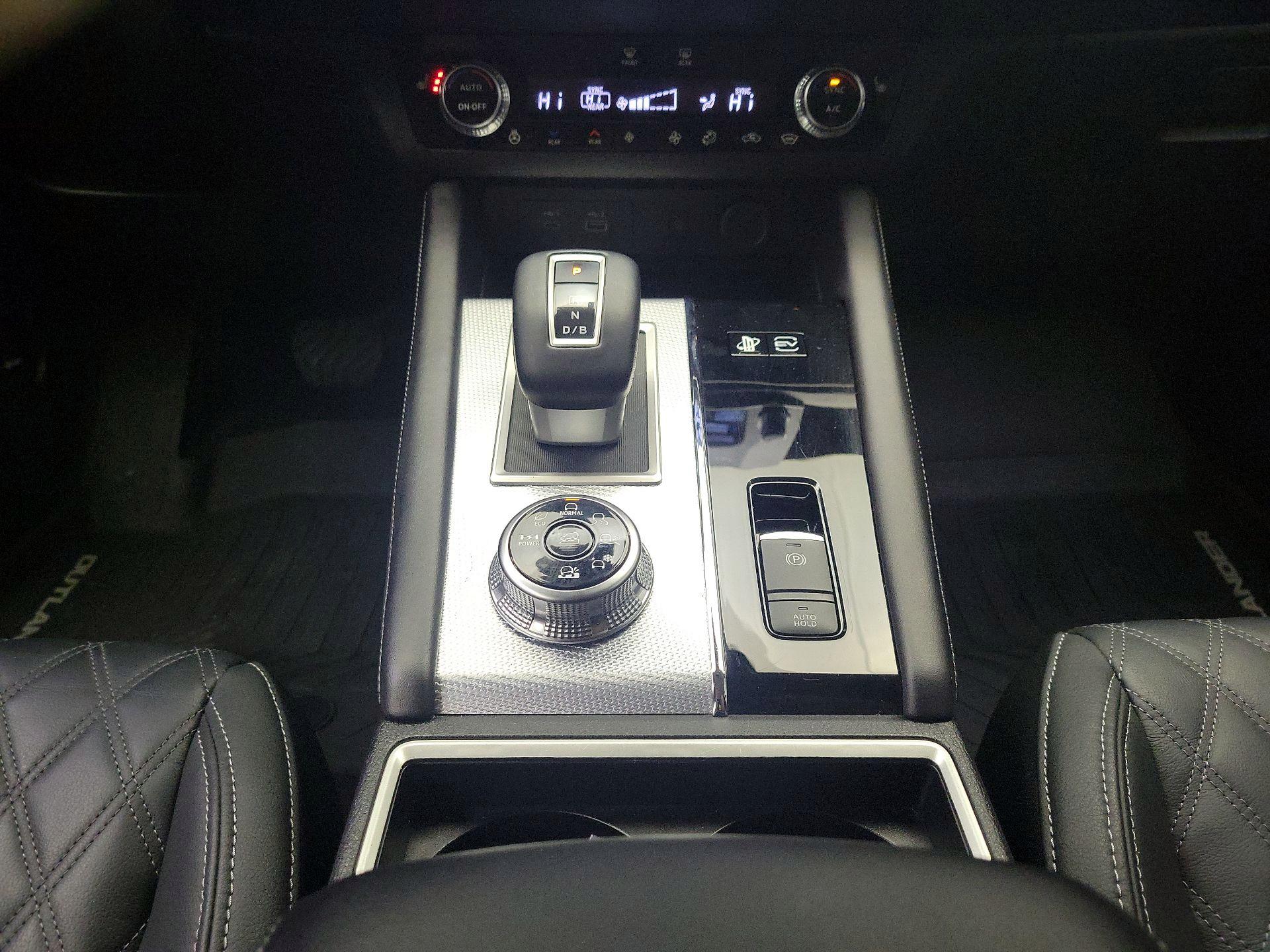 Thumbnail: 2023 Mitsubishi Outlander - 18