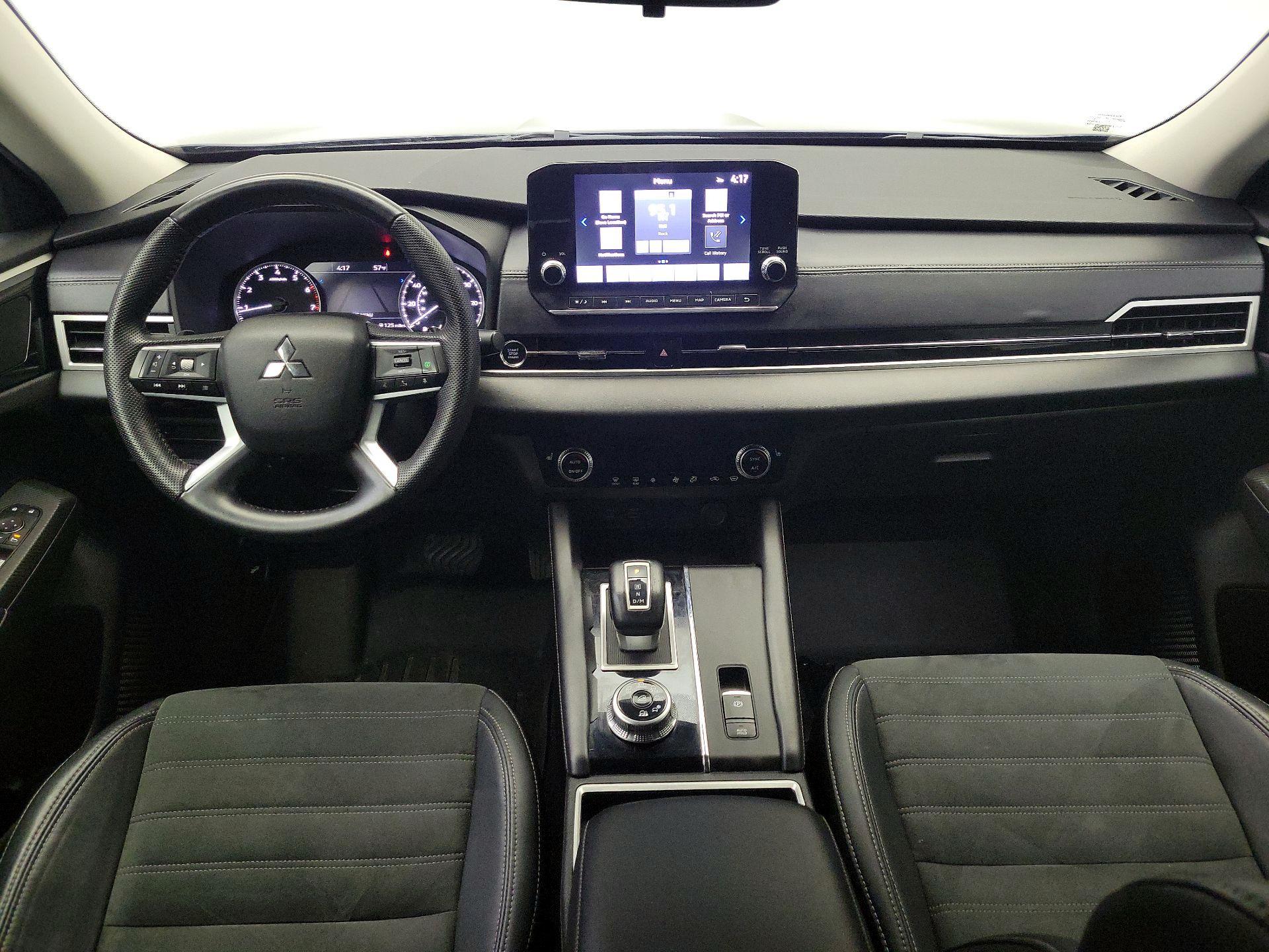 Thumbnail: 2023 Mitsubishi Outlander - 9