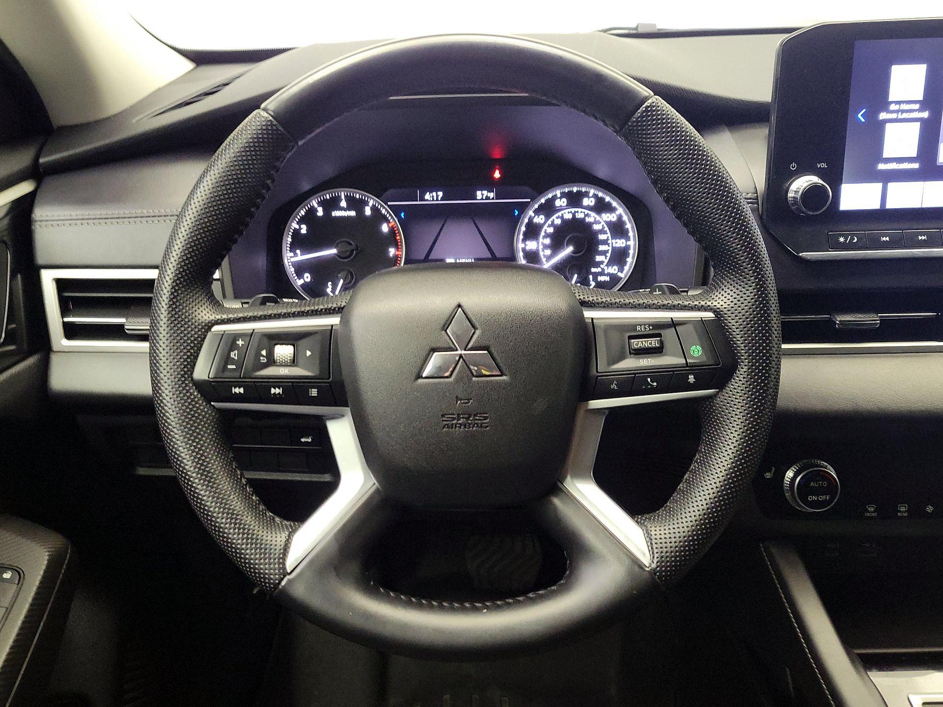 Thumbnail: 2023 Mitsubishi Outlander - 10