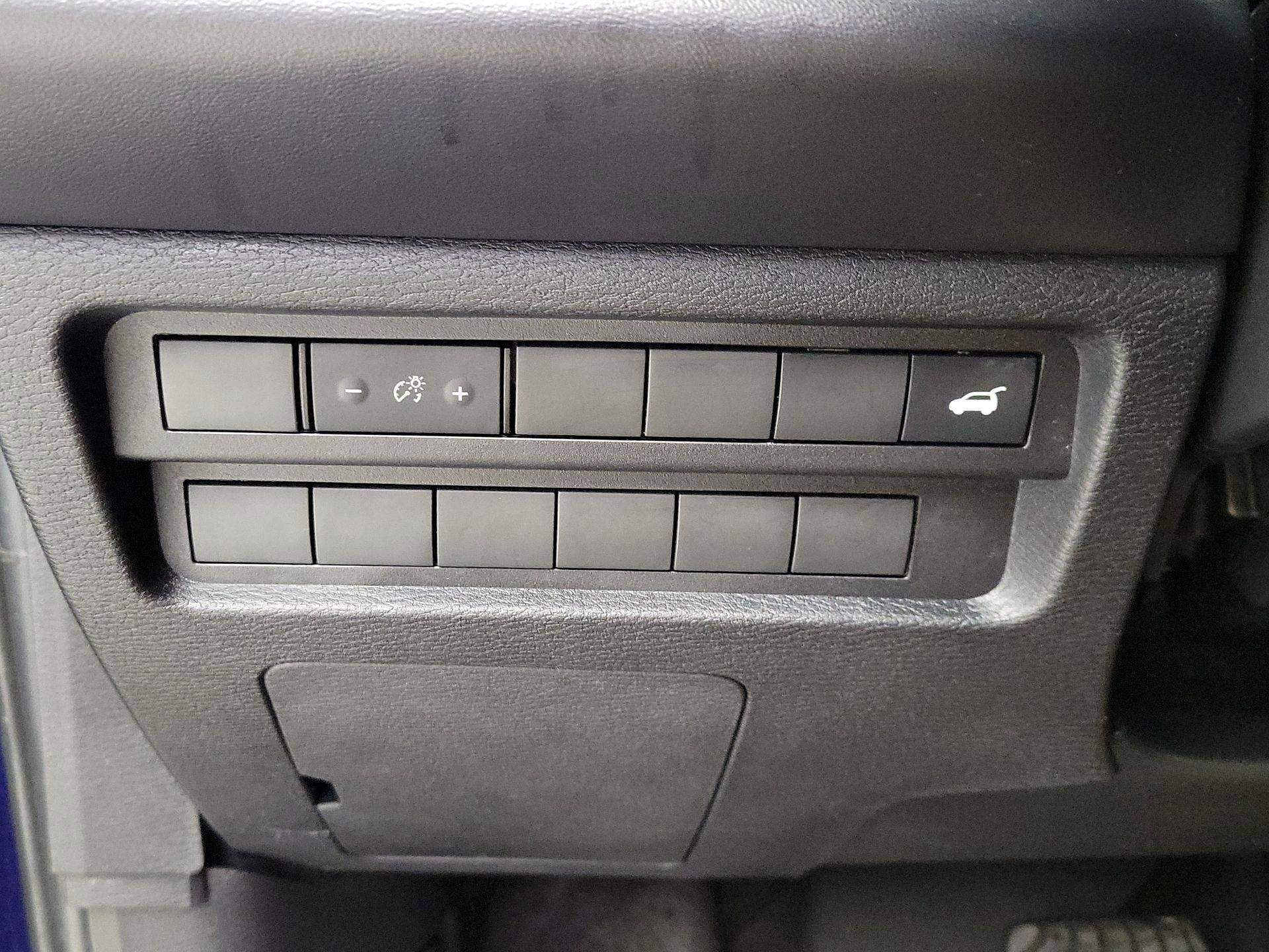 Thumbnail: 2023 Mitsubishi Outlander - 13