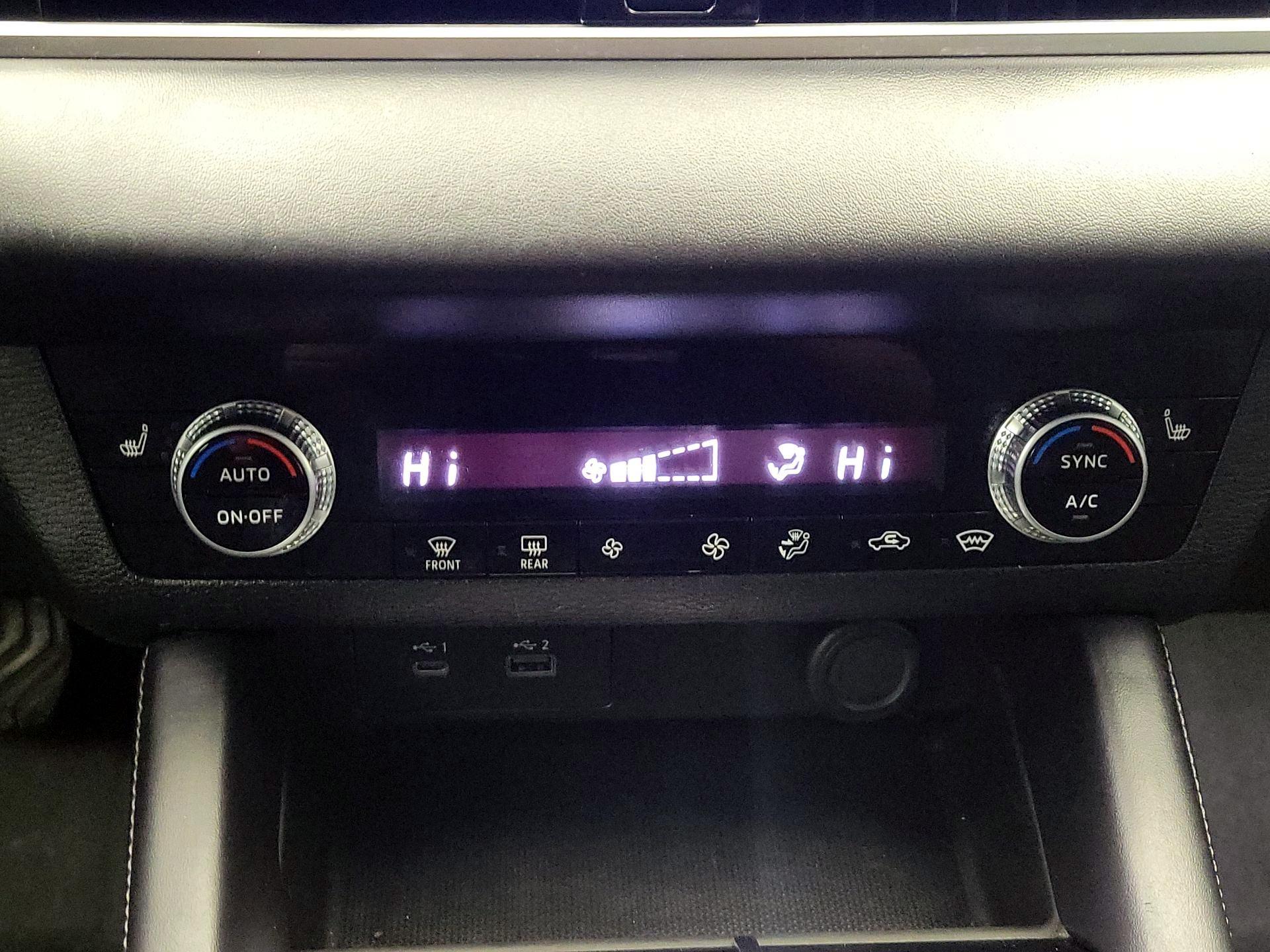 Thumbnail: 2023 Mitsubishi Outlander - 17