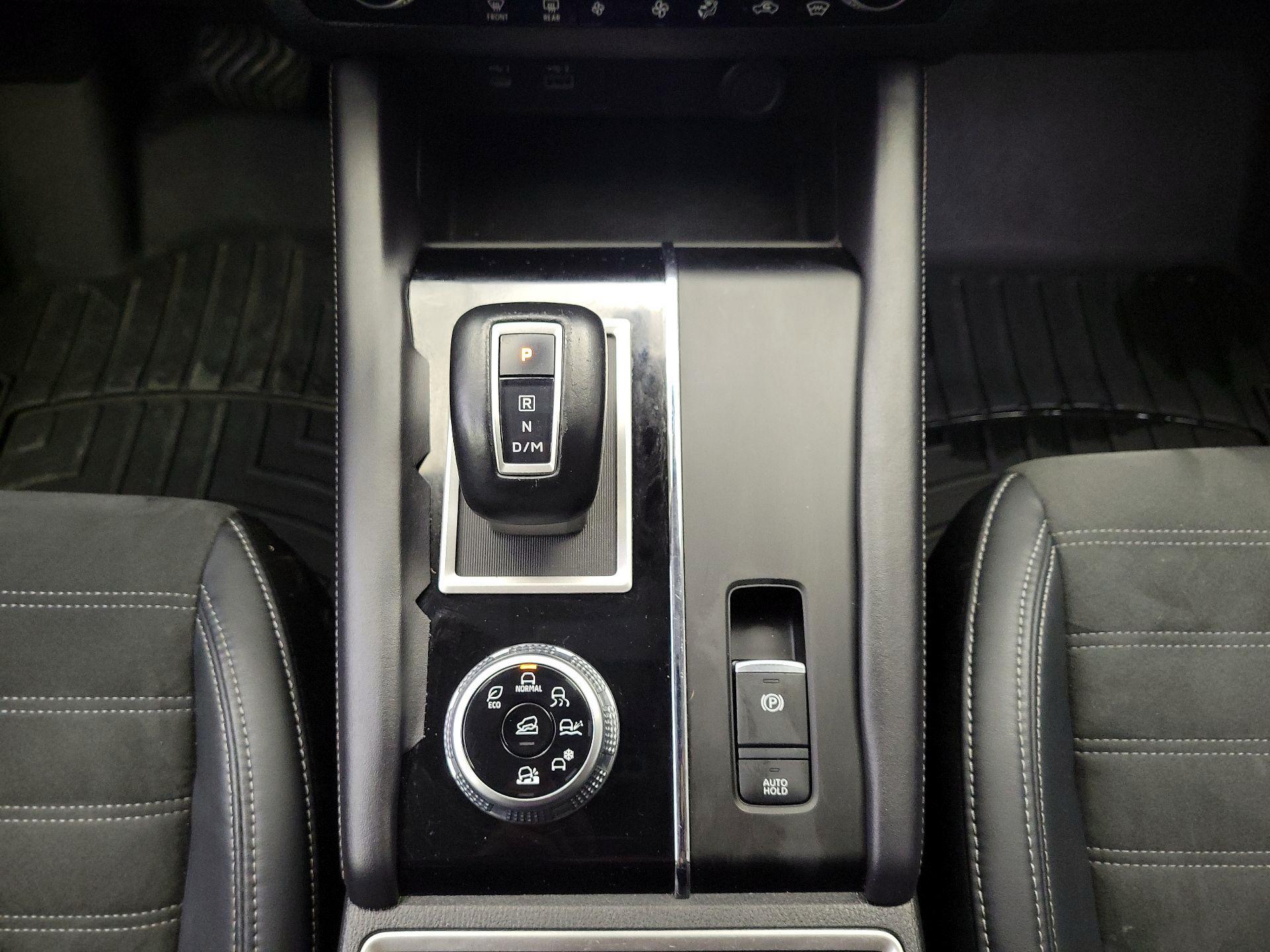 Thumbnail: 2023 Mitsubishi Outlander - 18