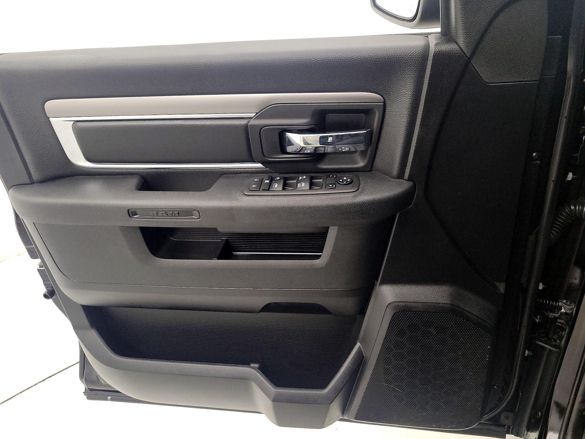 Thumbnail: 2022 RAM 1500 Classic - 12