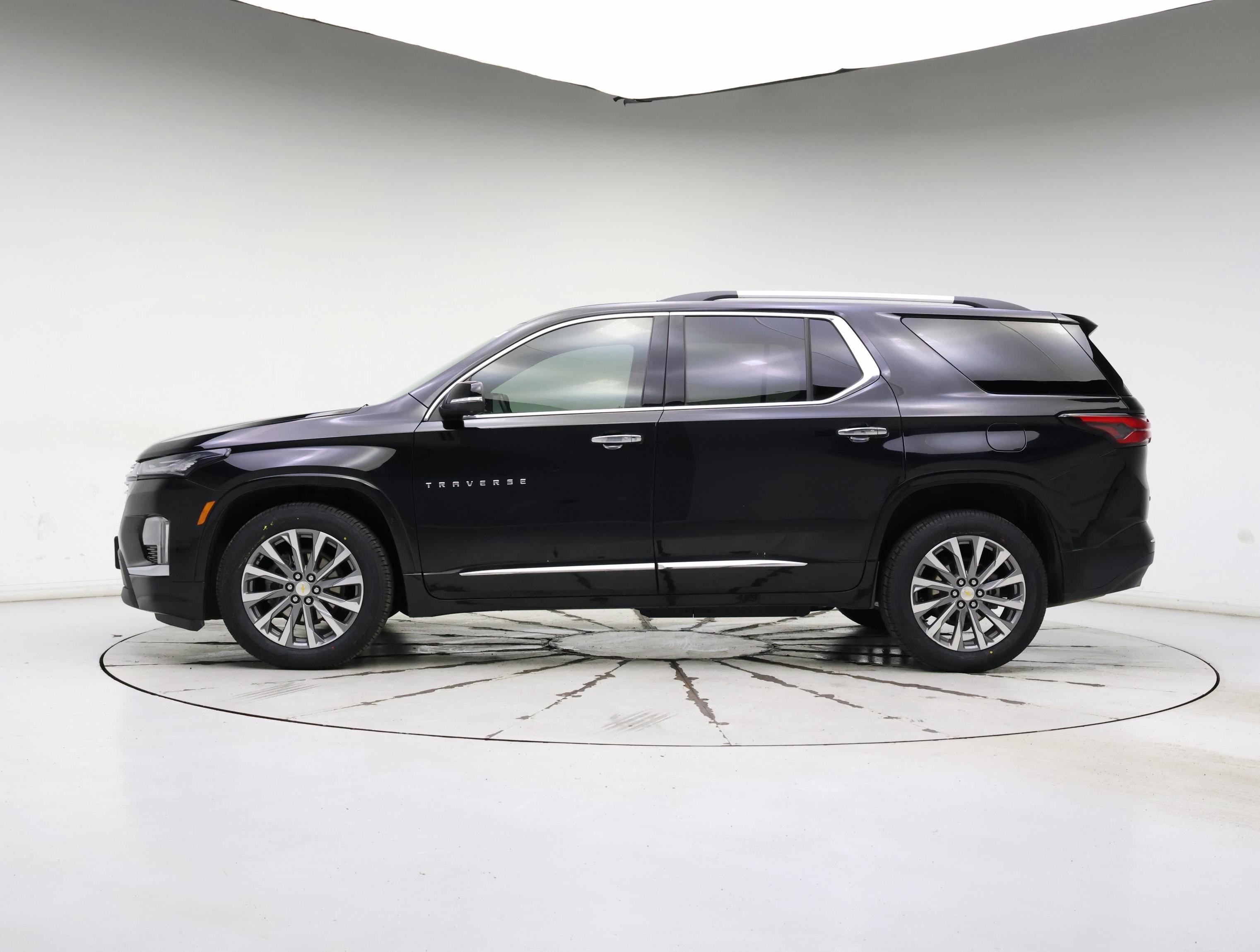Thumbnail: 2023 Chevrolet Traverse - 3