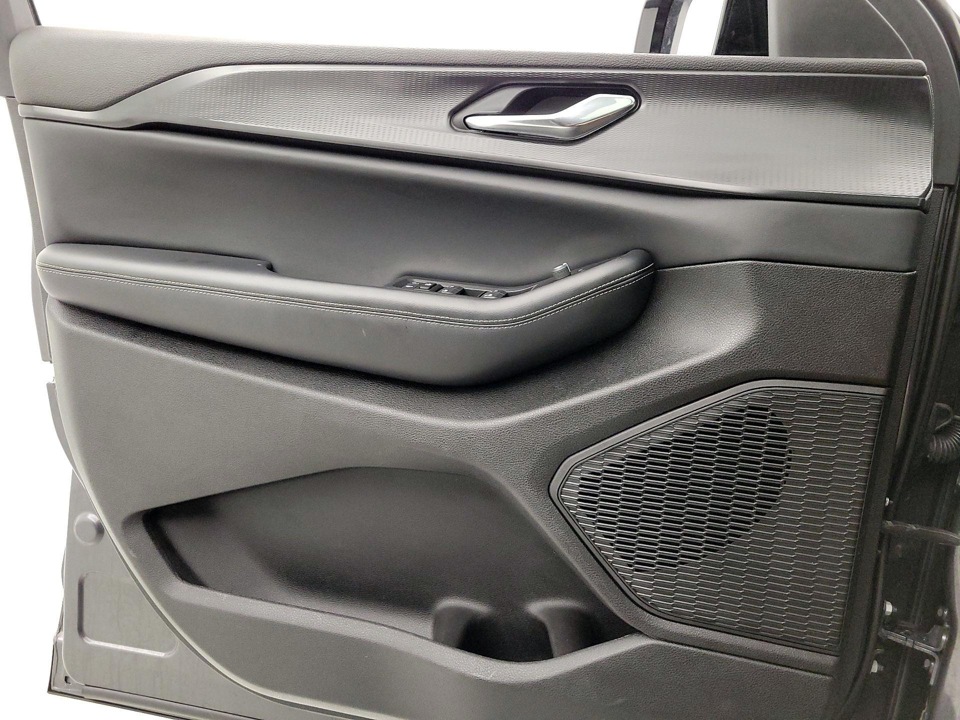 Thumbnail: 2024 Jeep Grand Cherokee - 12