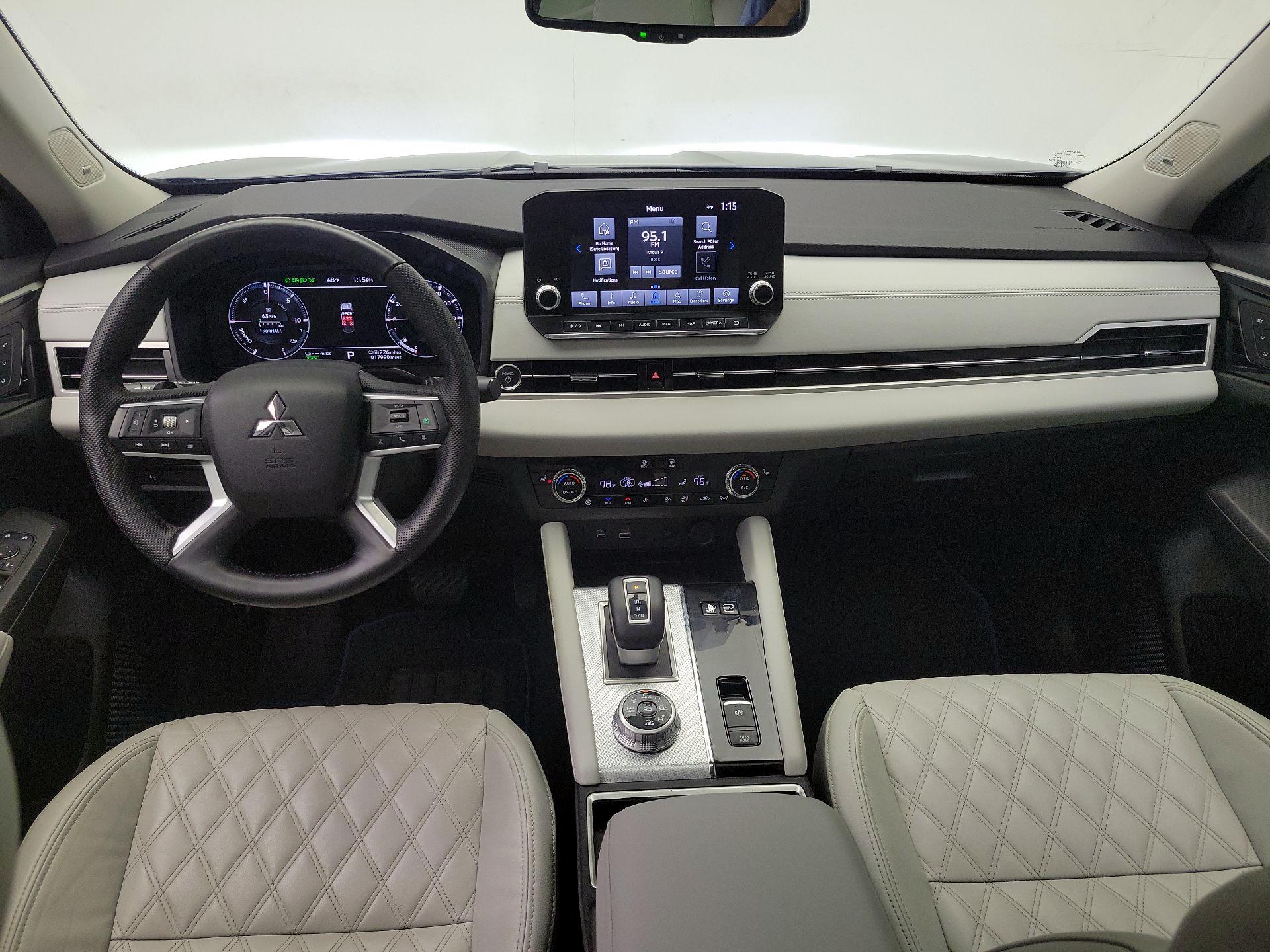 Thumbnail: 2023 Mitsubishi Outlander - 9