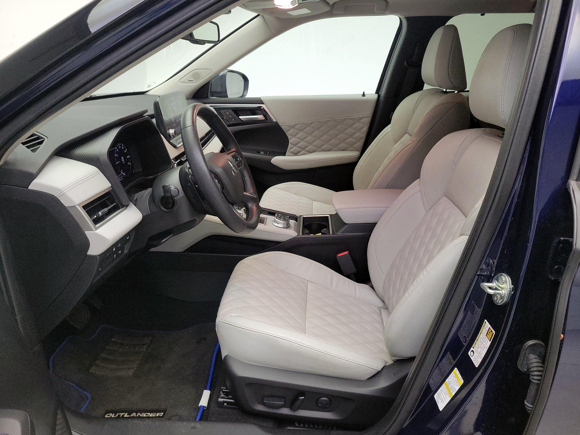 Thumbnail: 2023 Mitsubishi Outlander - 11